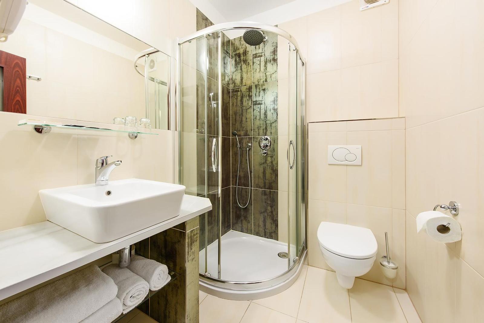 Double or Twin Room - Photo 6