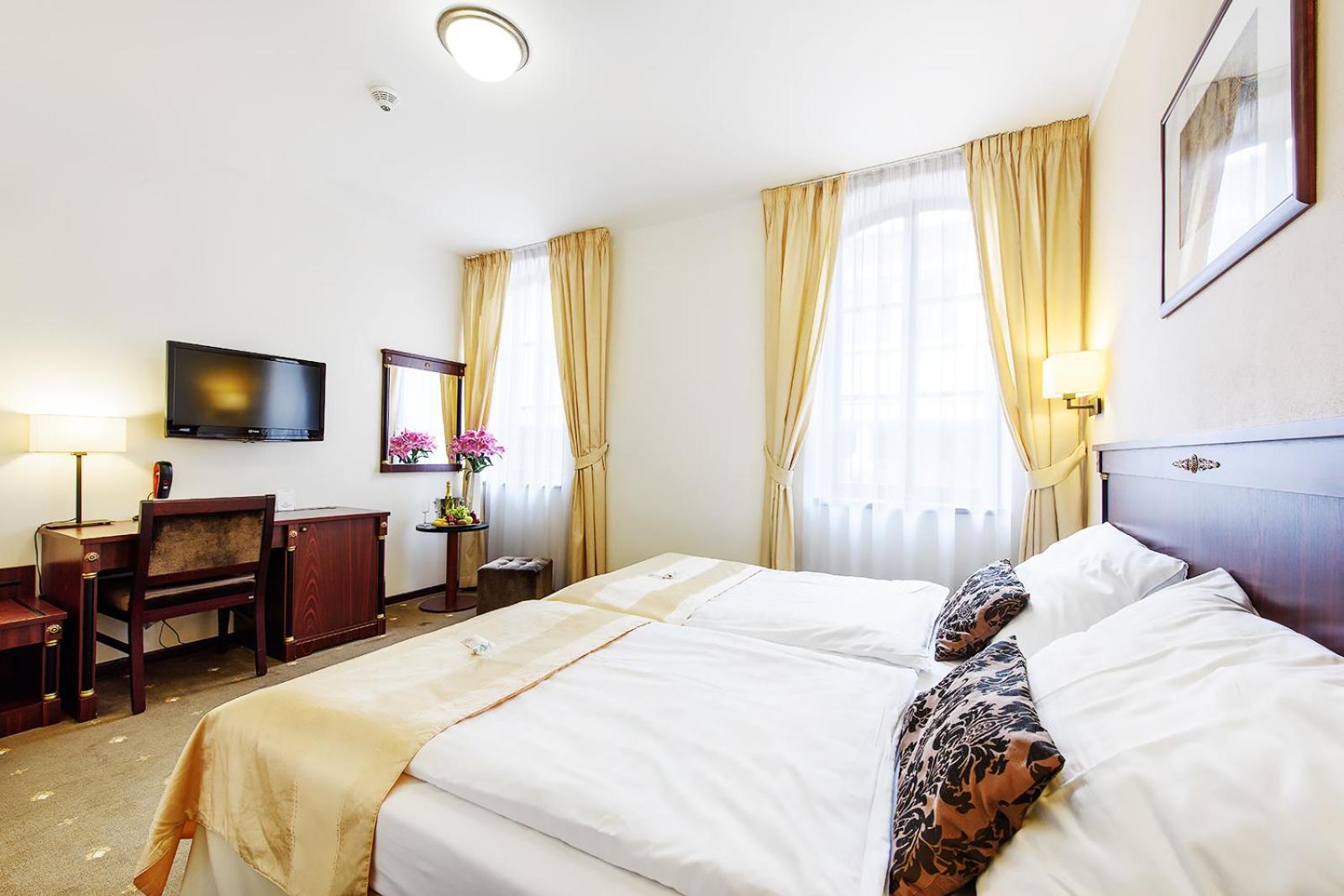 Double or Twin Room - Photo 8