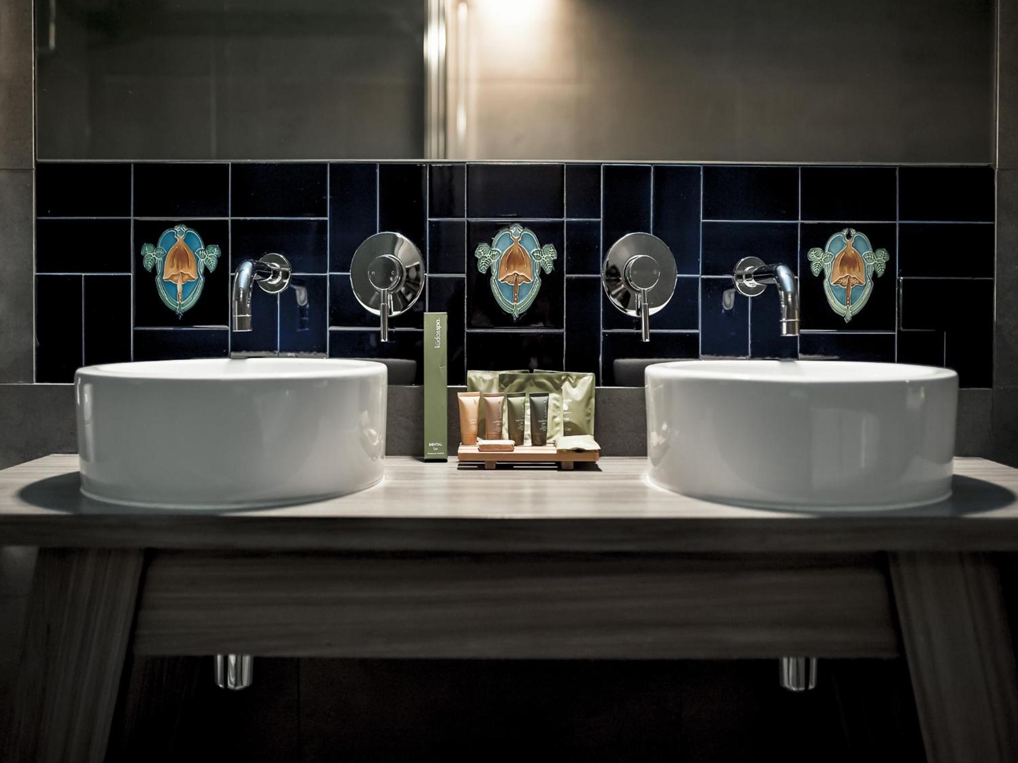 Deluxe Double Room with Bath photo 2