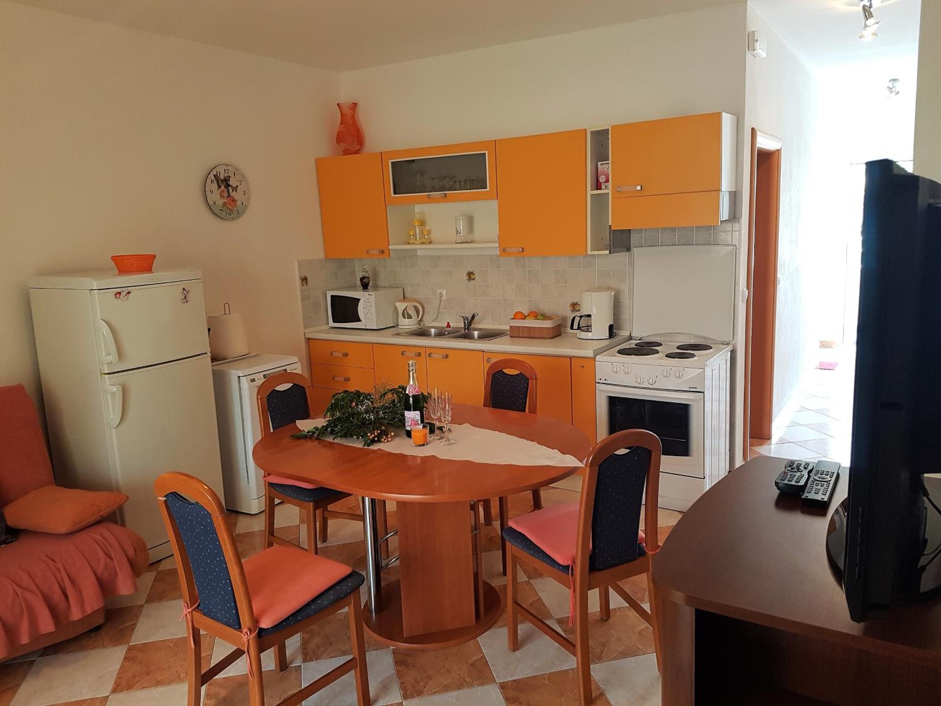 Two-Bedroom Apartment with Balcony - Photo 8