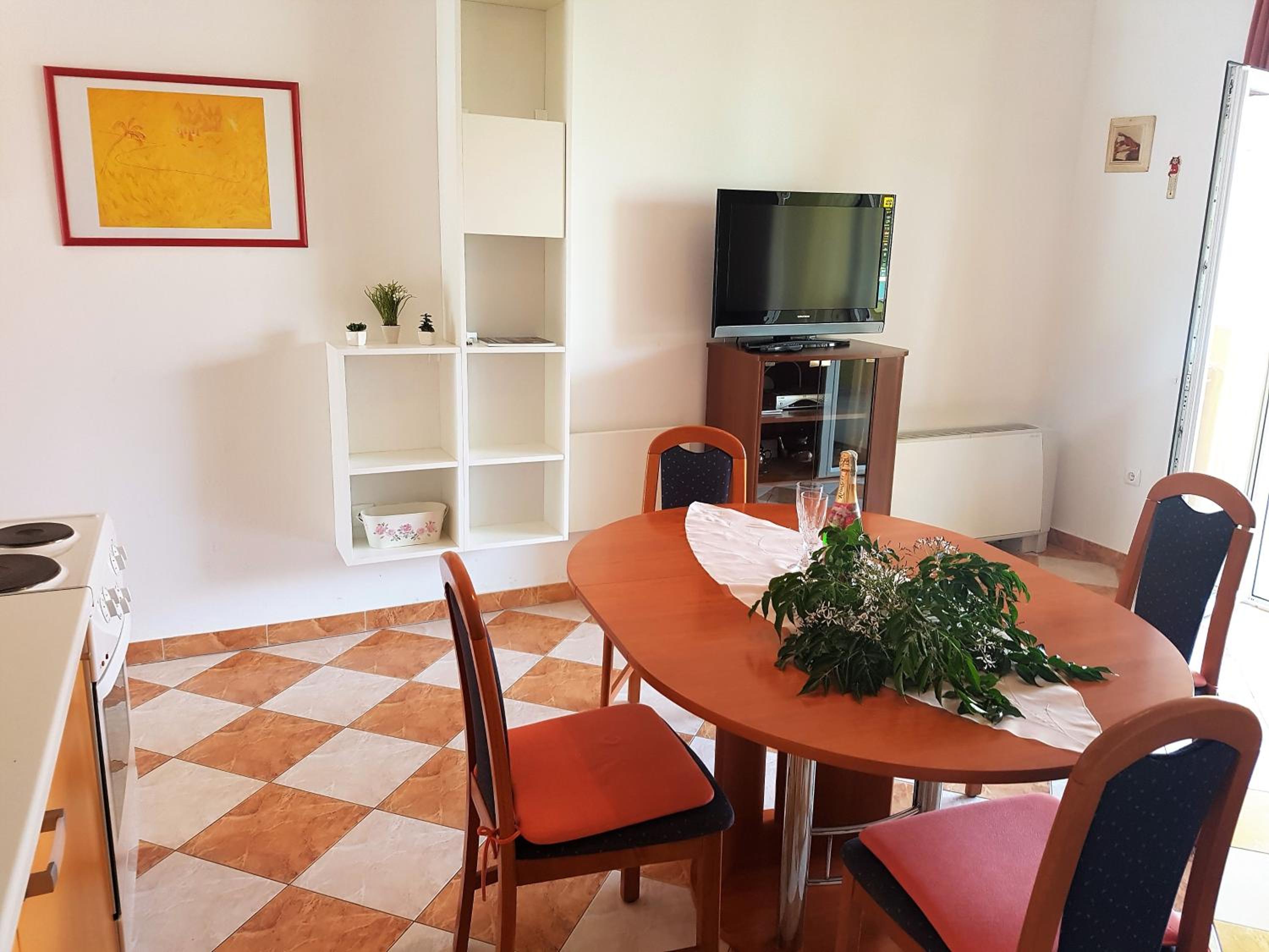 Two-Bedroom Apartment with Balcony - Photo 26