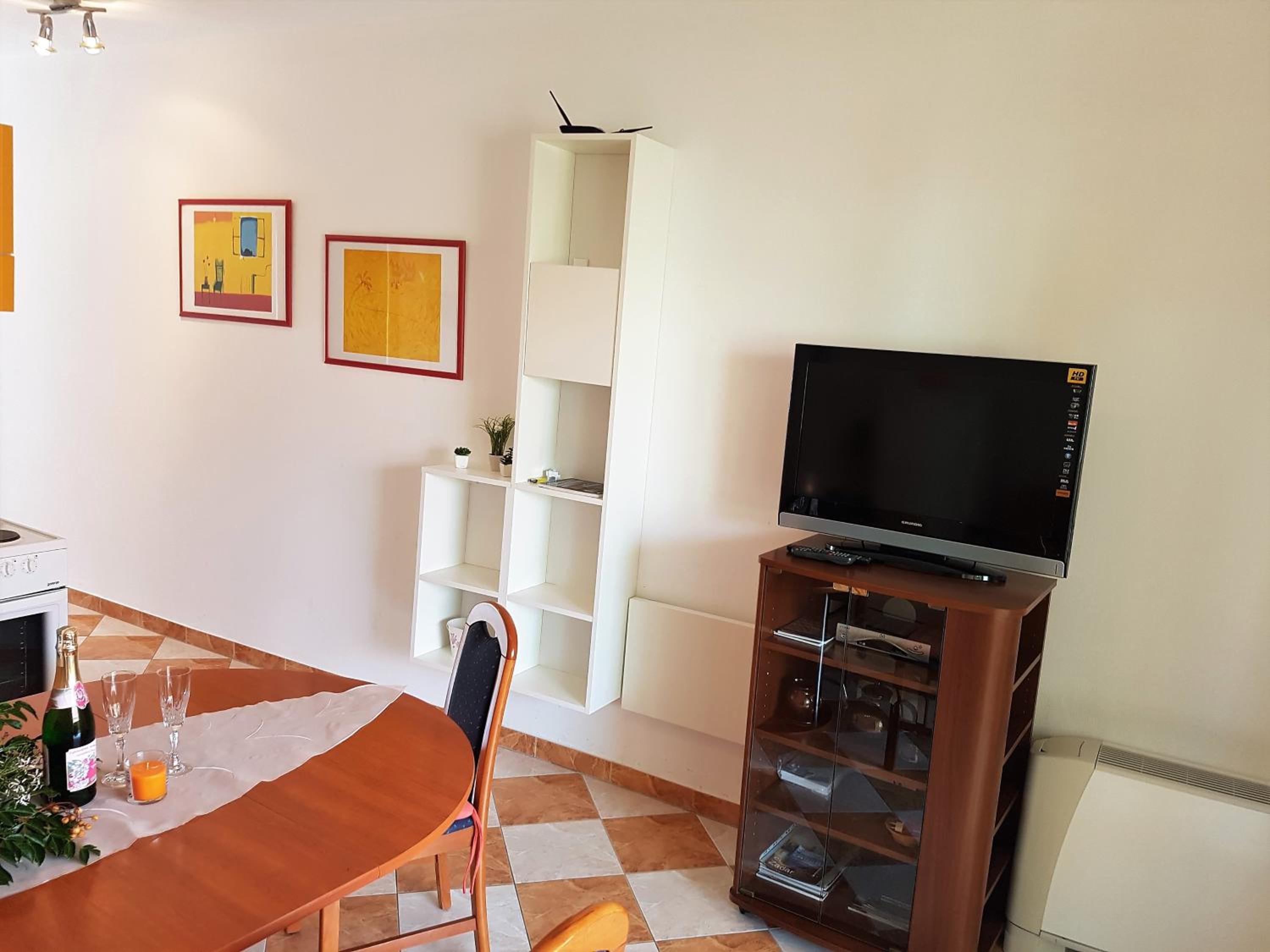 Two-Bedroom Apartment with Balcony - Photo 28