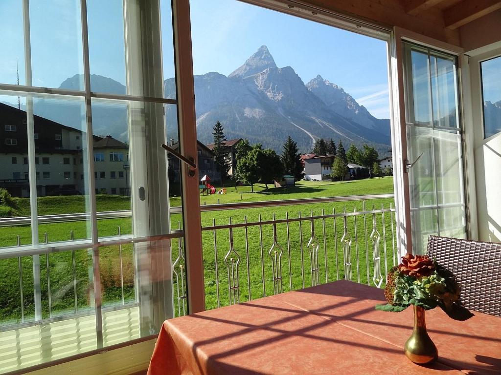 Penthouse with Mountain View photo 1
