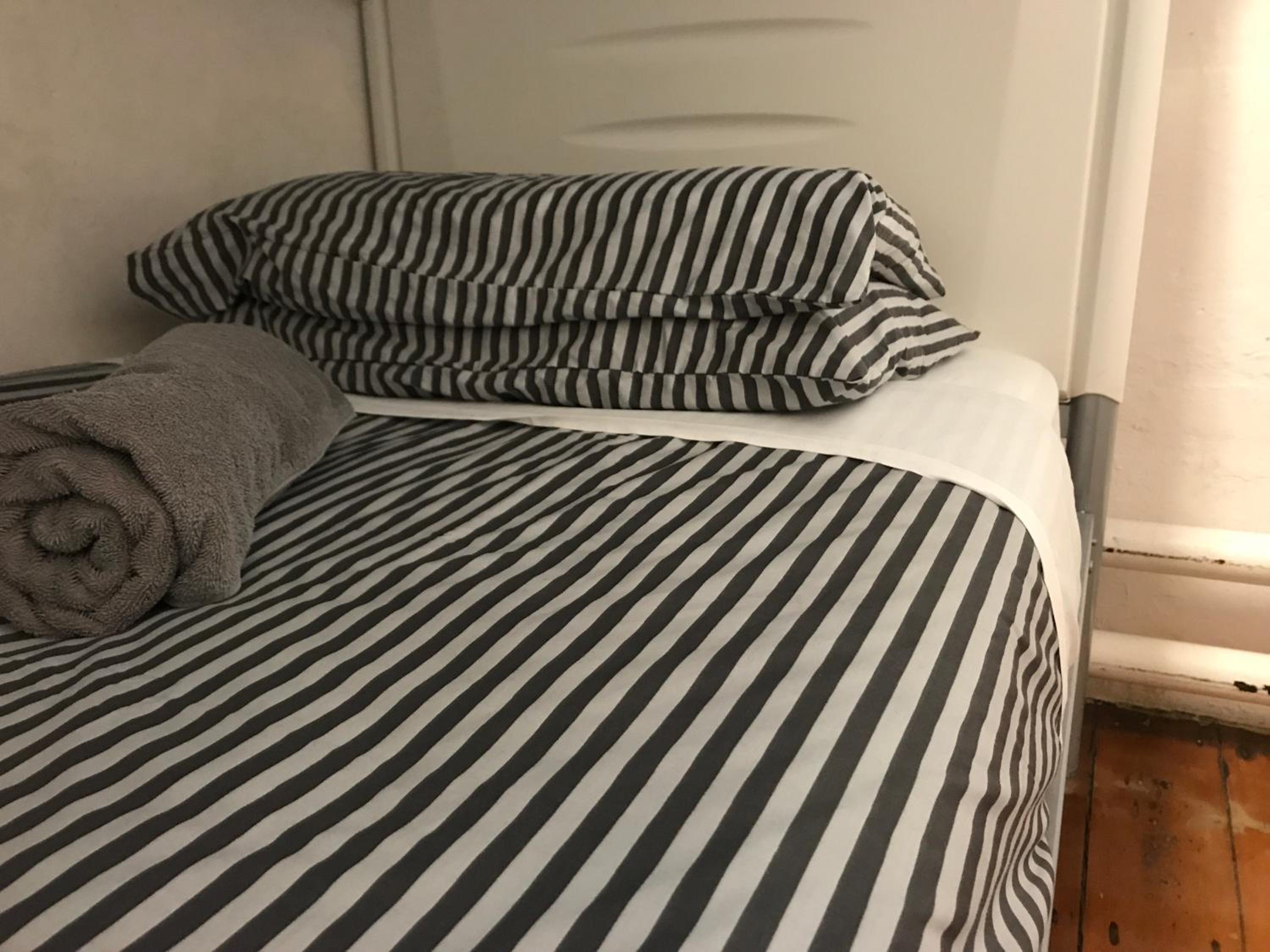 Single Bed in Male Dormitory Room photo 3