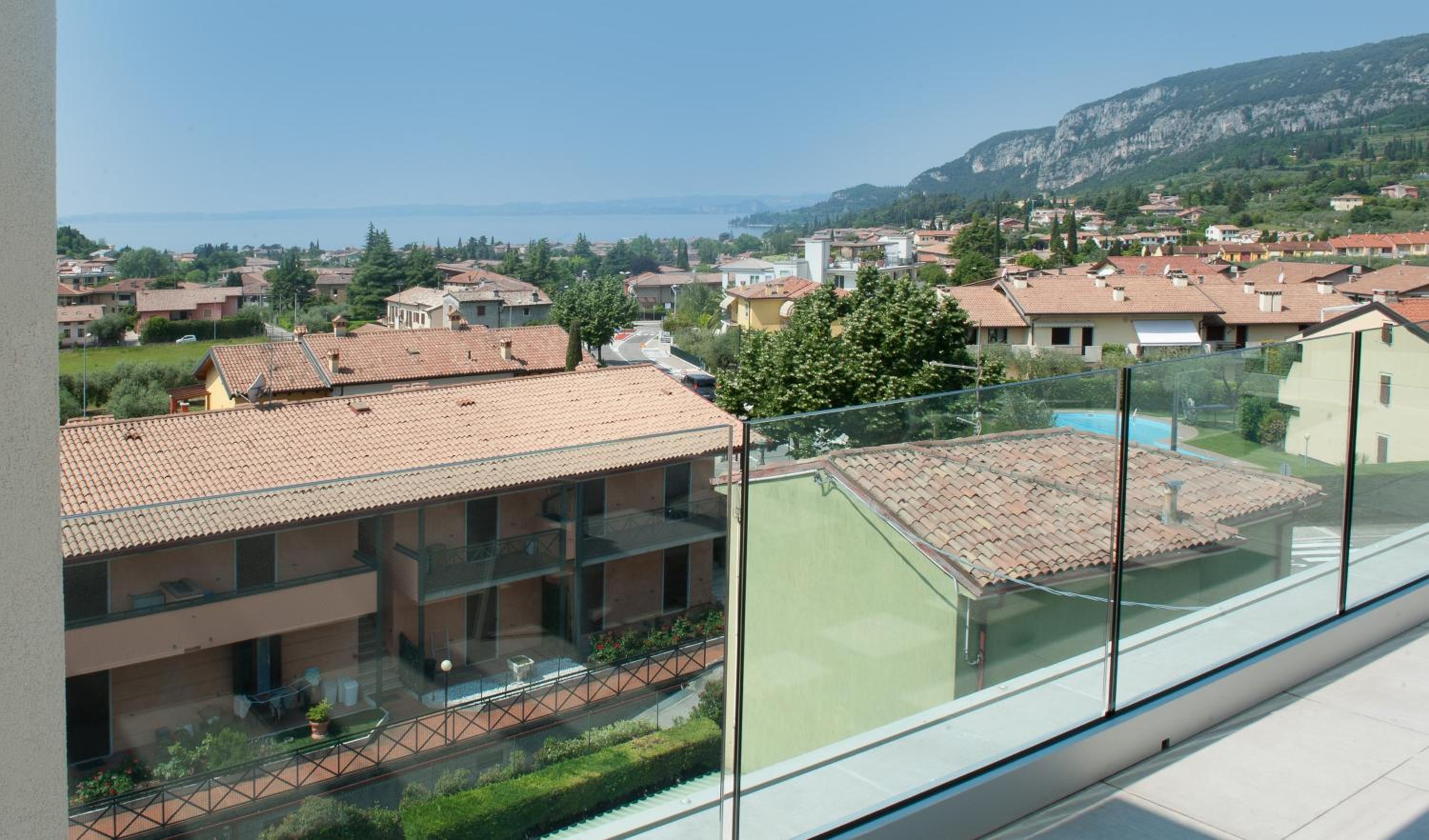 Suite with Lake View photo 3