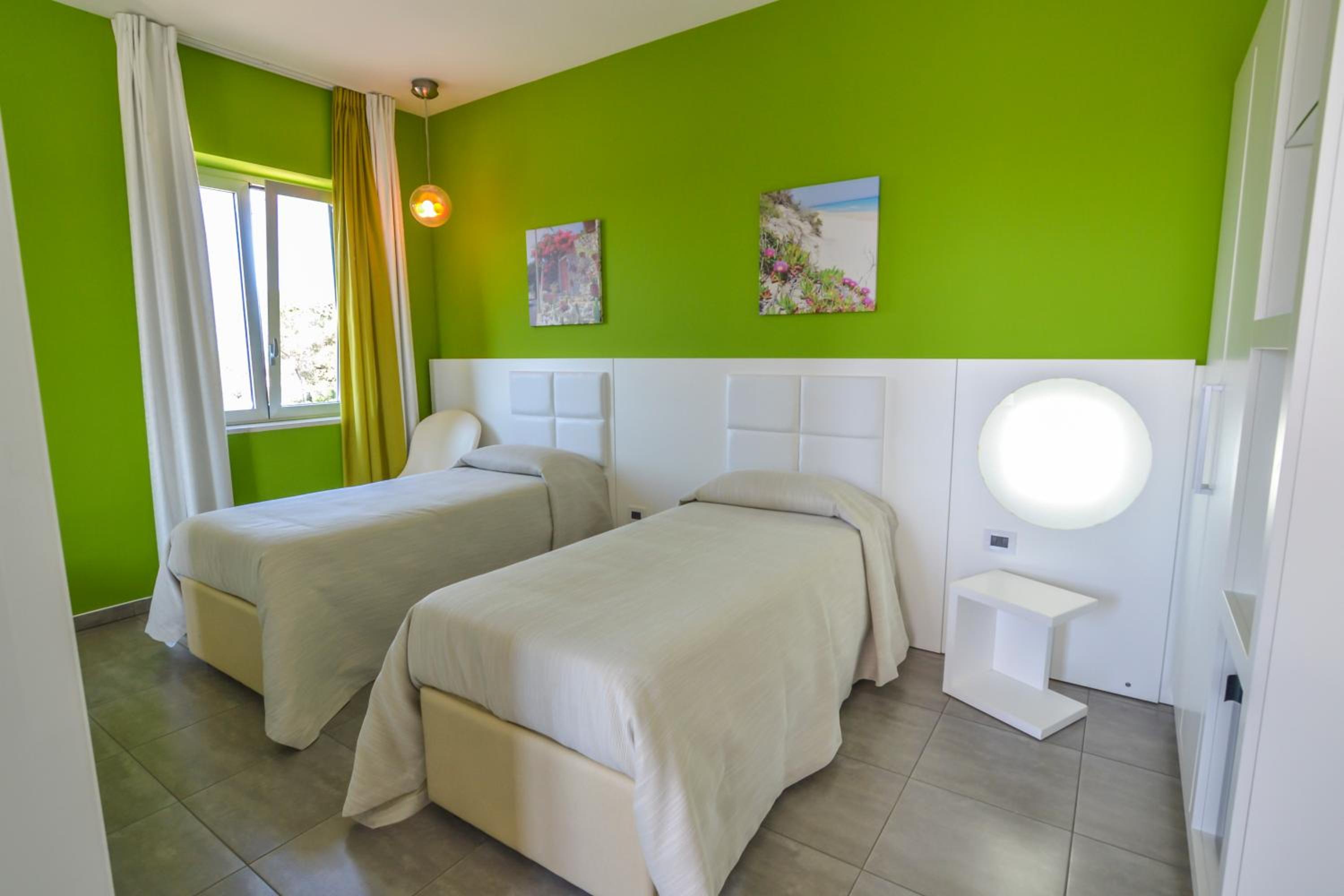 Quadruple Room - Photo 1