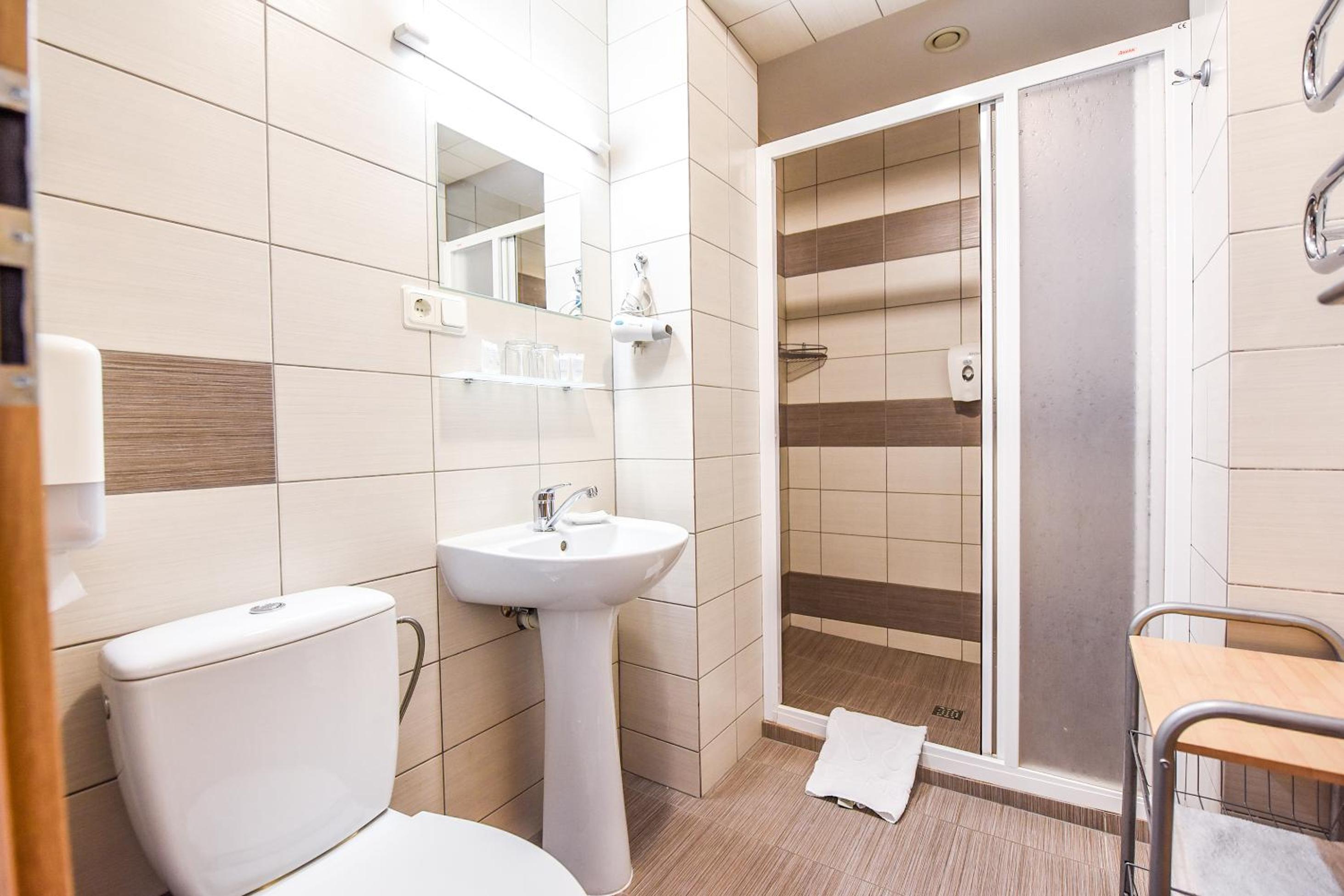 Standard Suite - Photo 9