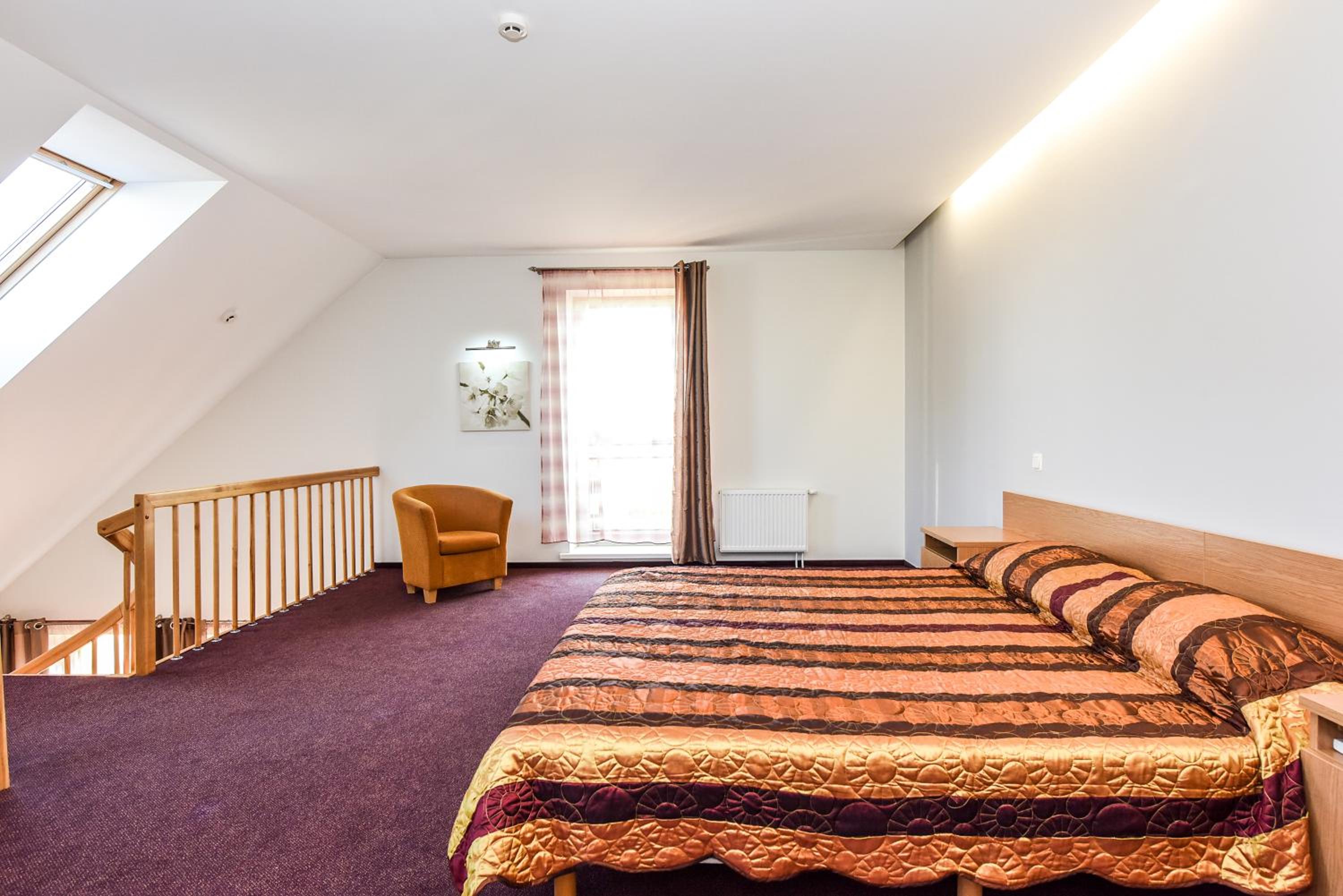 Standard Suite - Photo 7