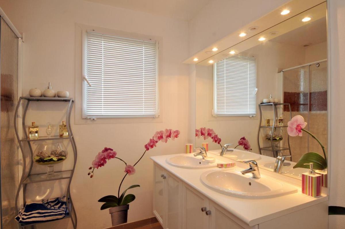Four-Bedroom House photo 1