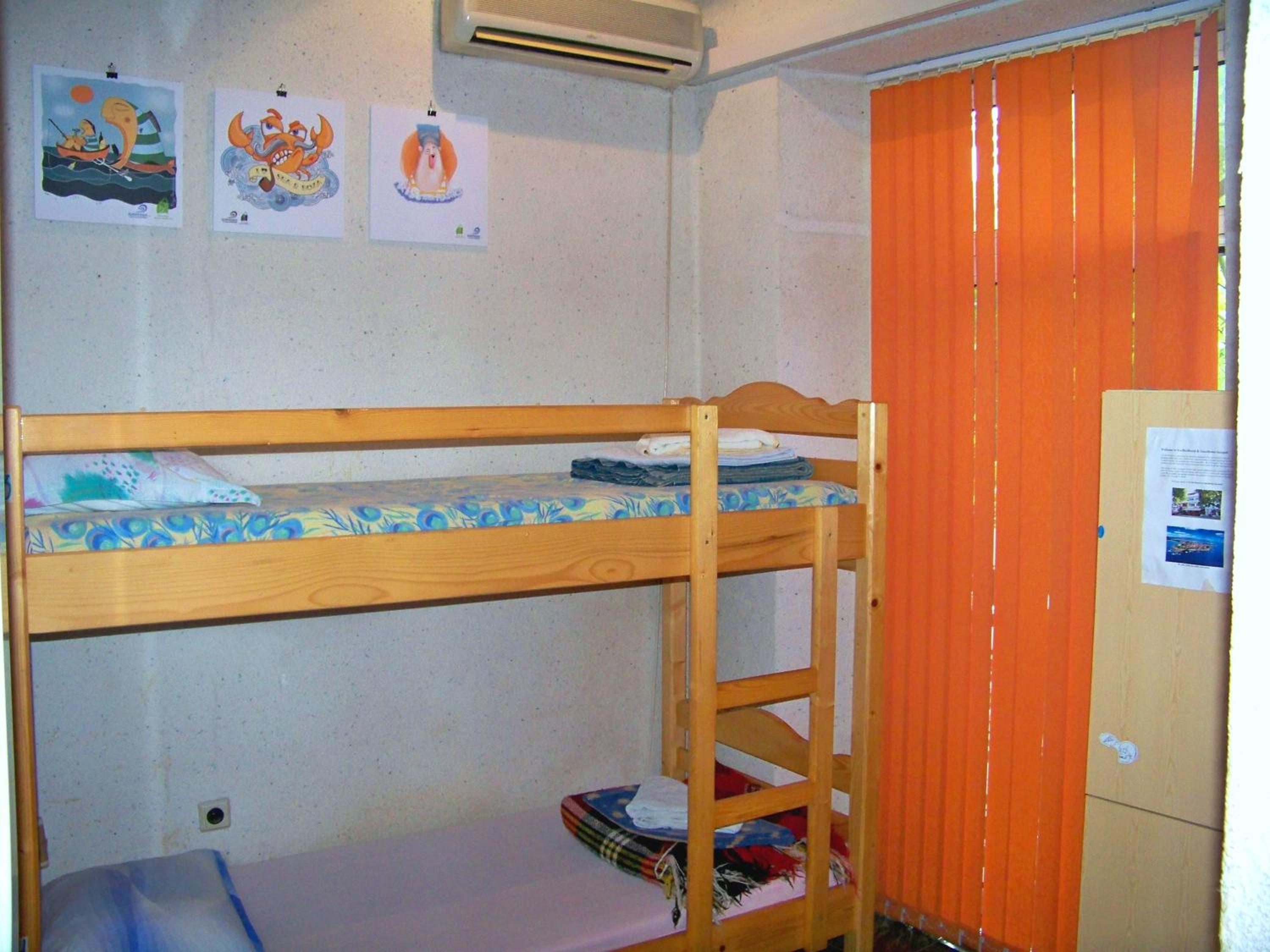 Bed in 4-Bed Male Dormitory Room photo 1