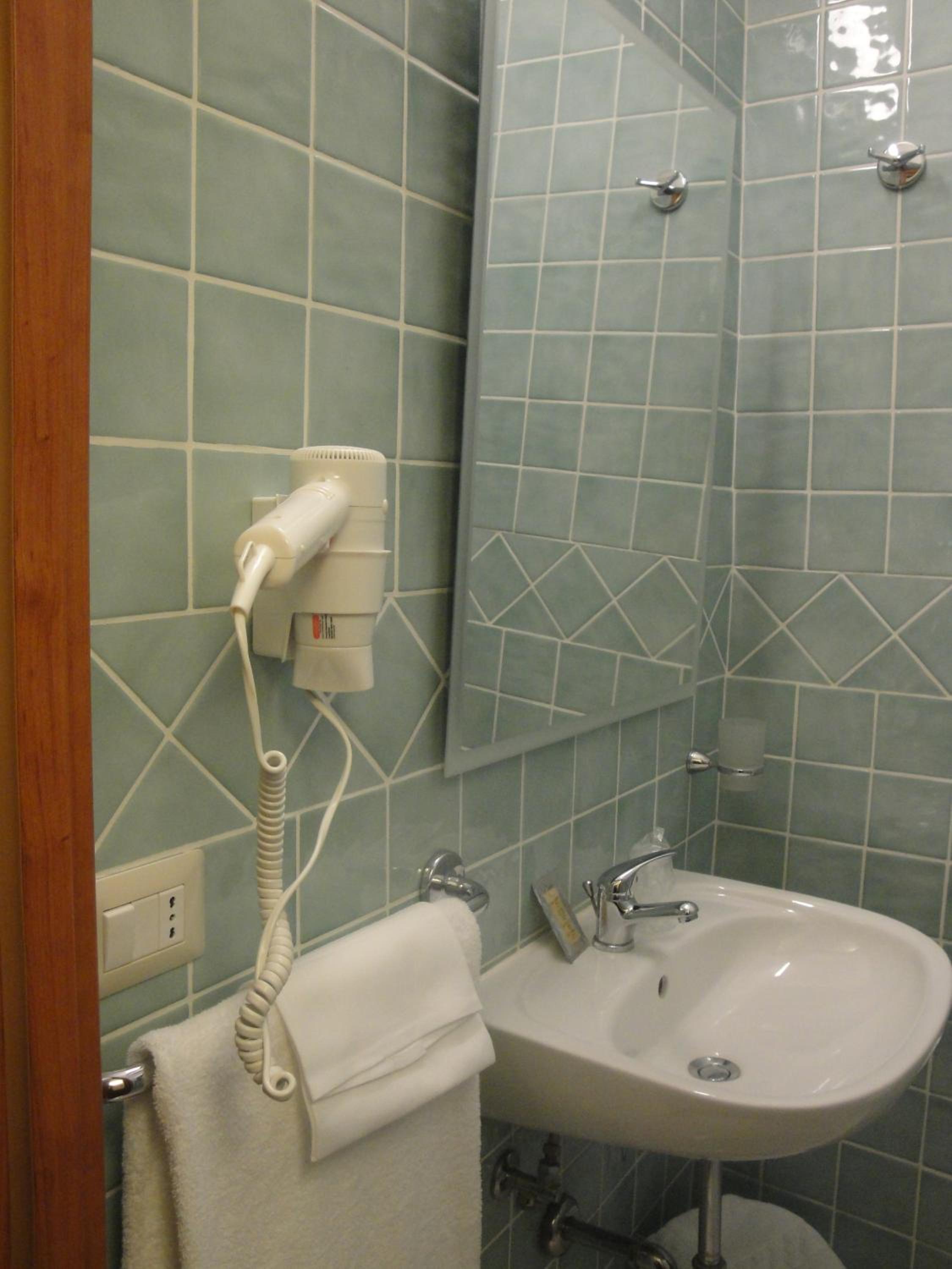 Triple Room - Dependance thumbnail 5
