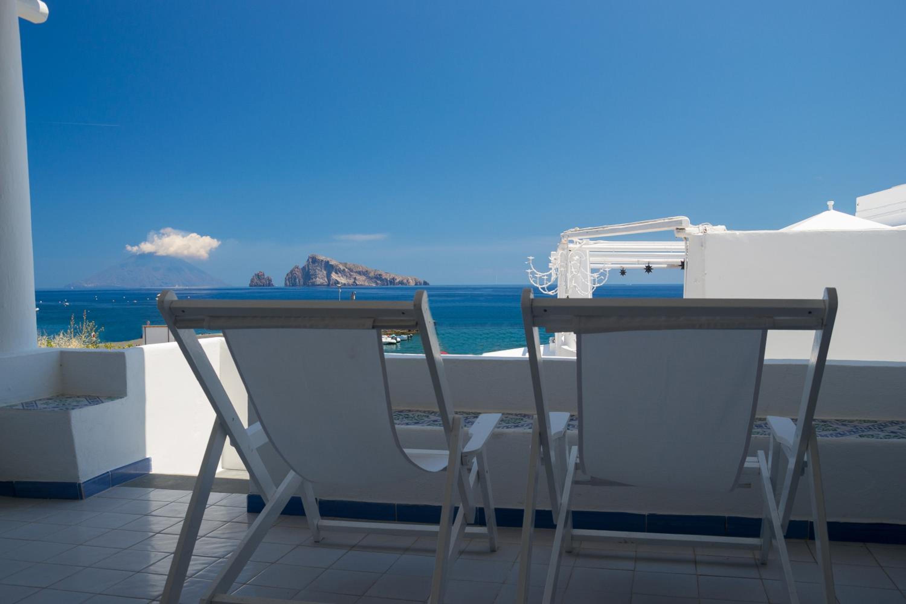 Junior Suite (2 Adults) with Terrace and Sea View photo 3