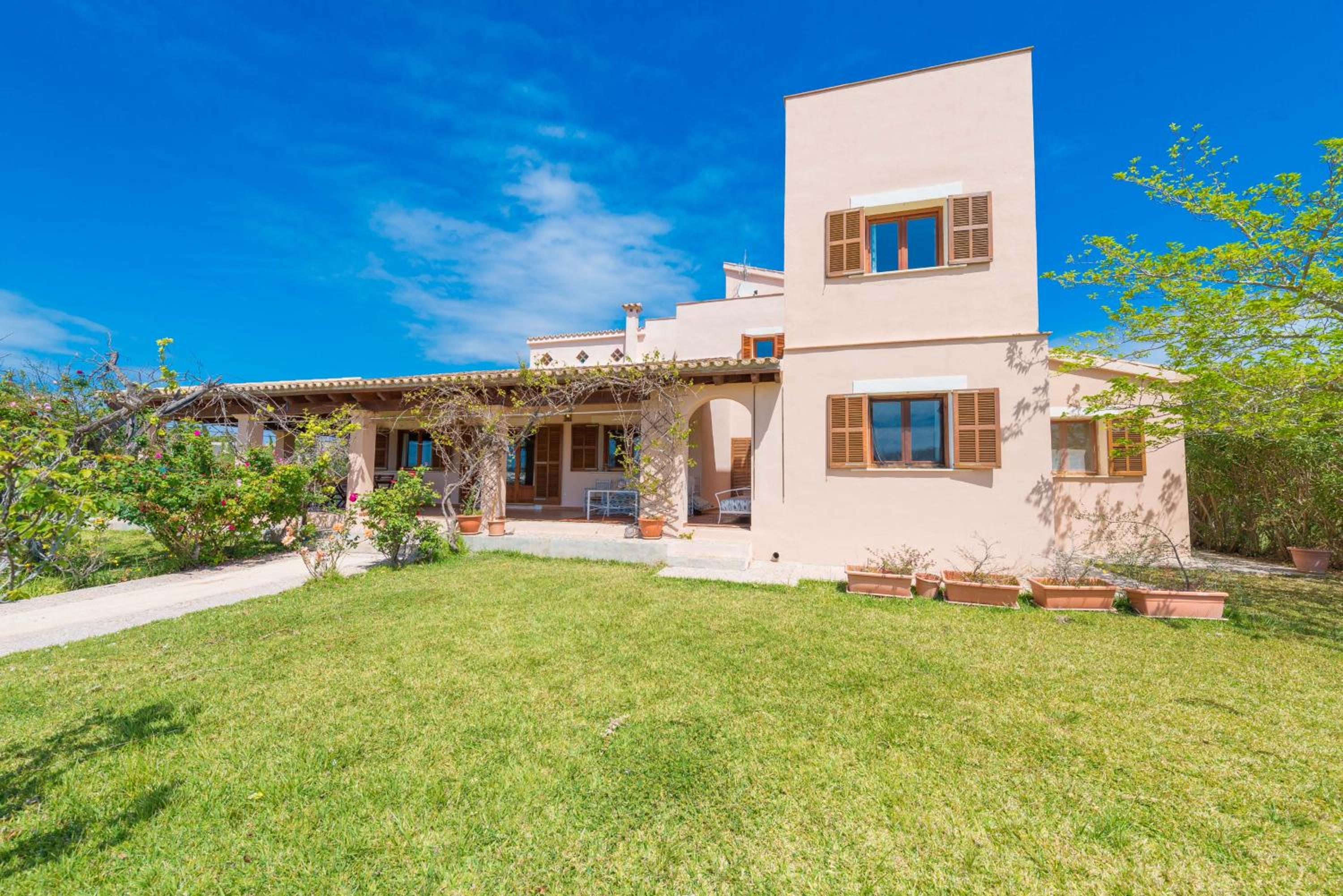 Villa photo 2