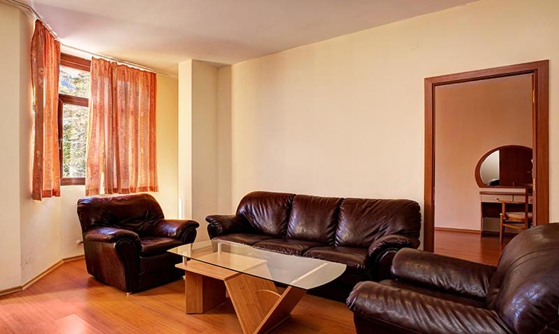 Apartment photo 2