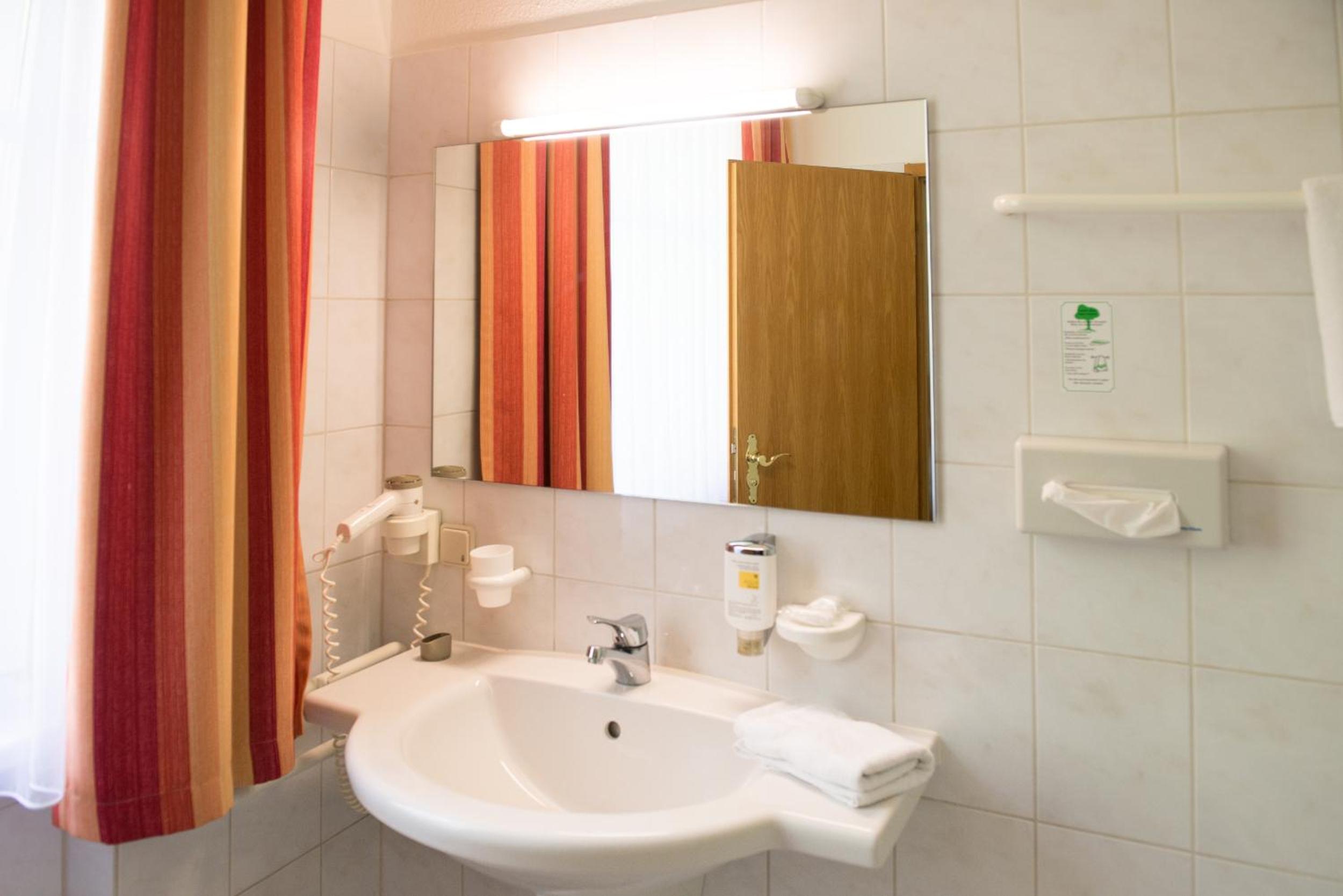 Standard Quadruple Room - Photo 5