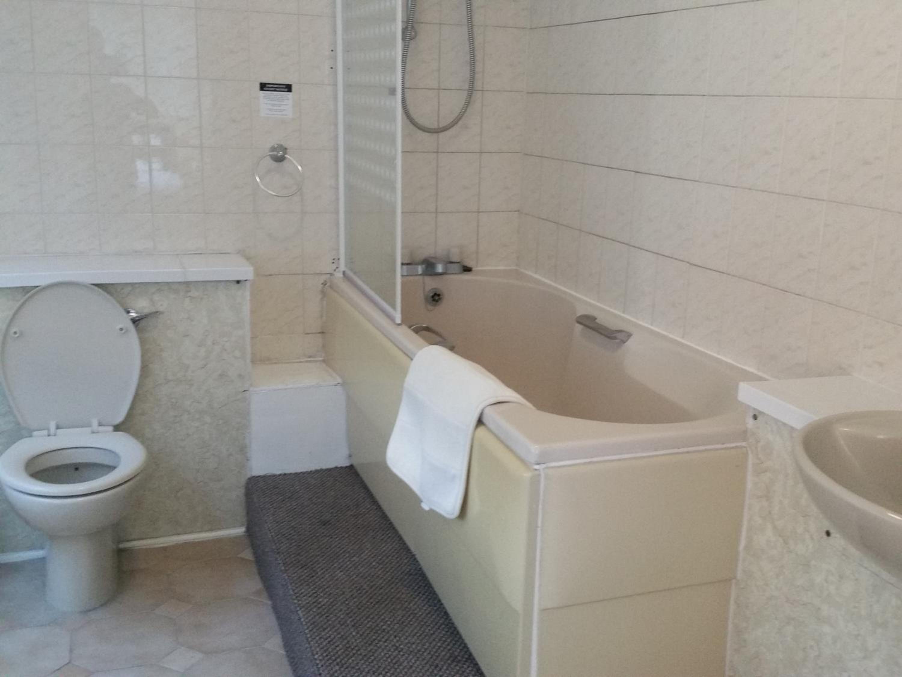 Double Room with Private Bathroom - Photo 3