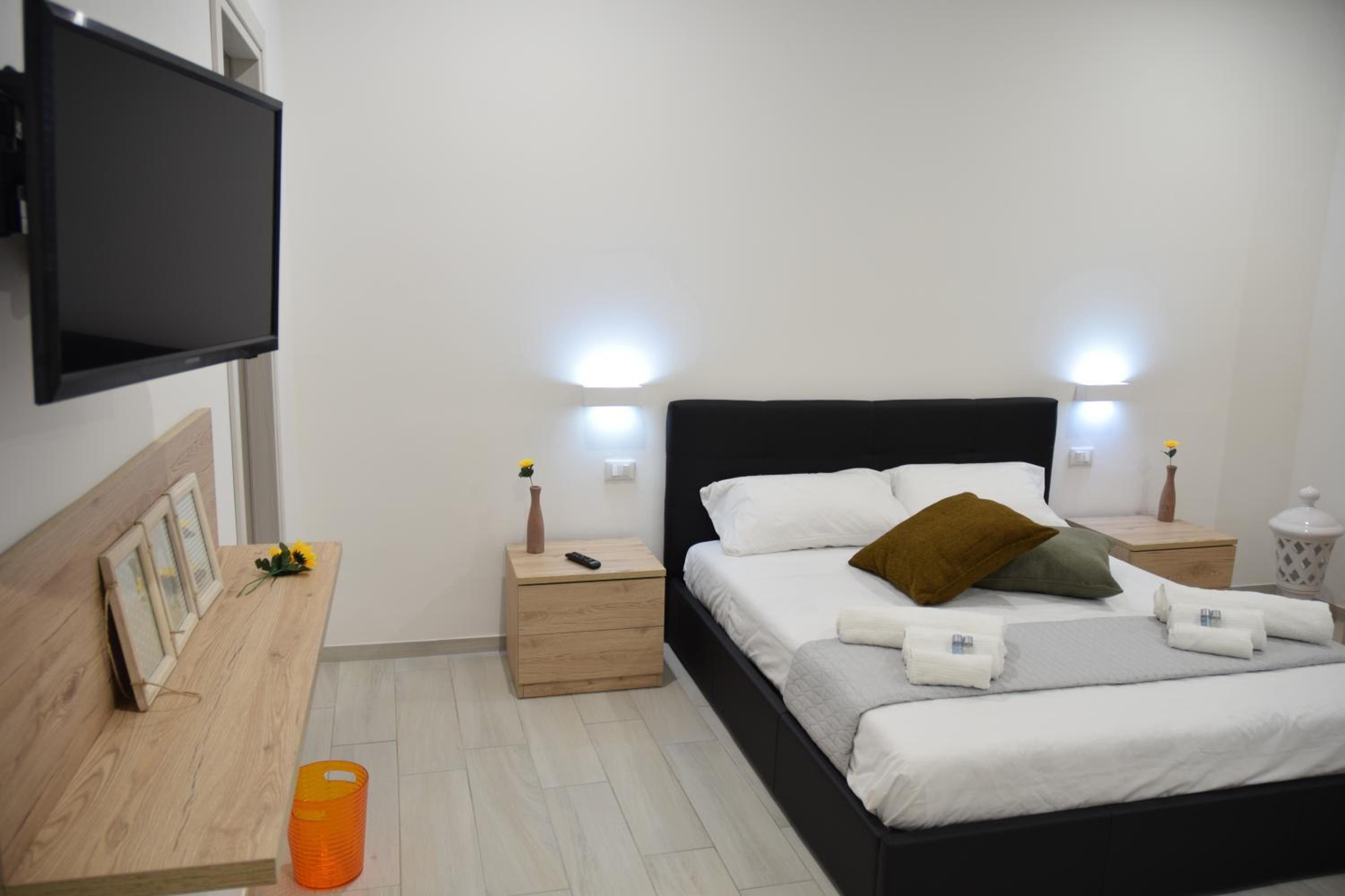 Family Room with Private Bathroom - Photo 4