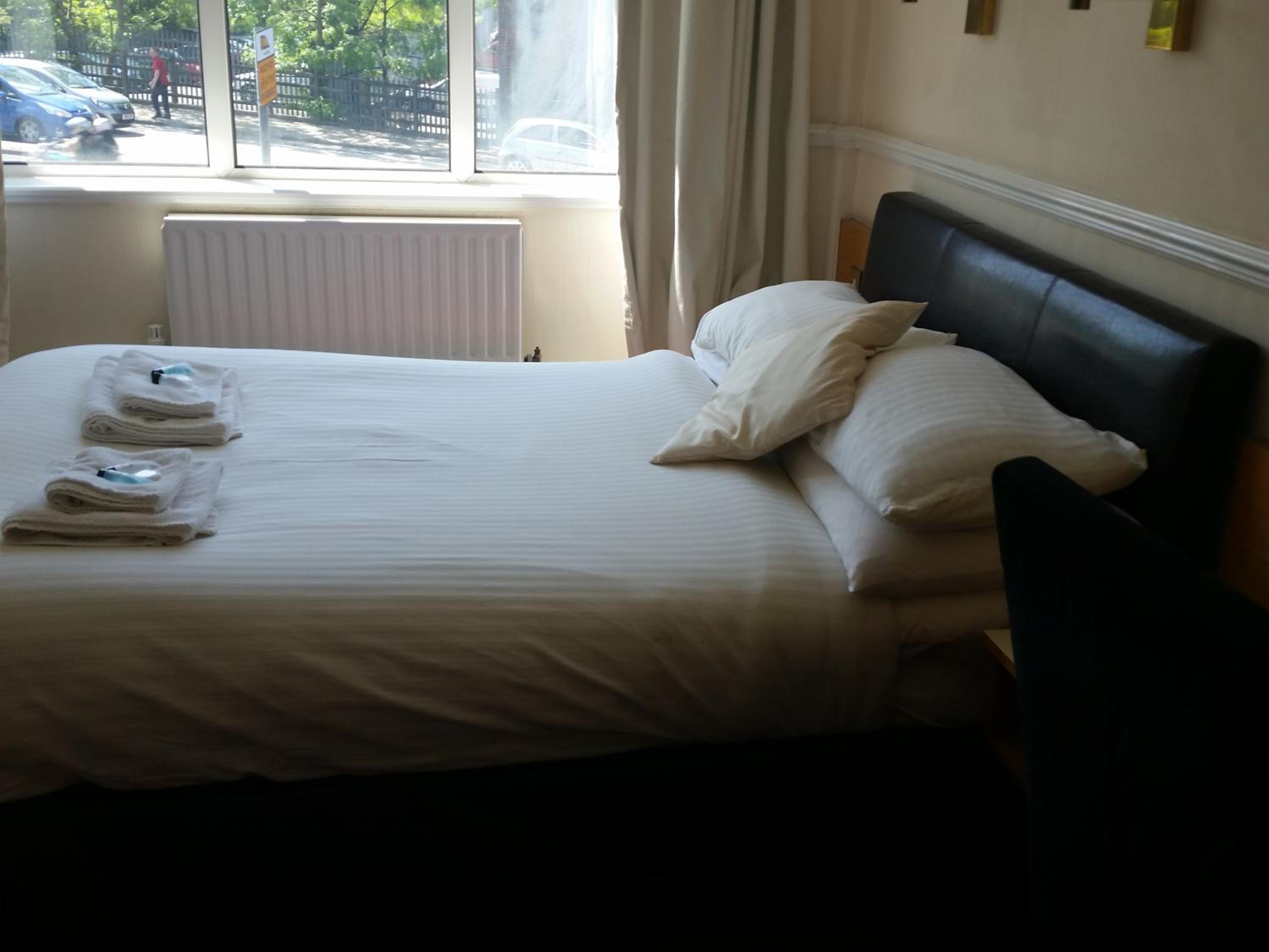 Double Room with Private Bathroom - Photo 4