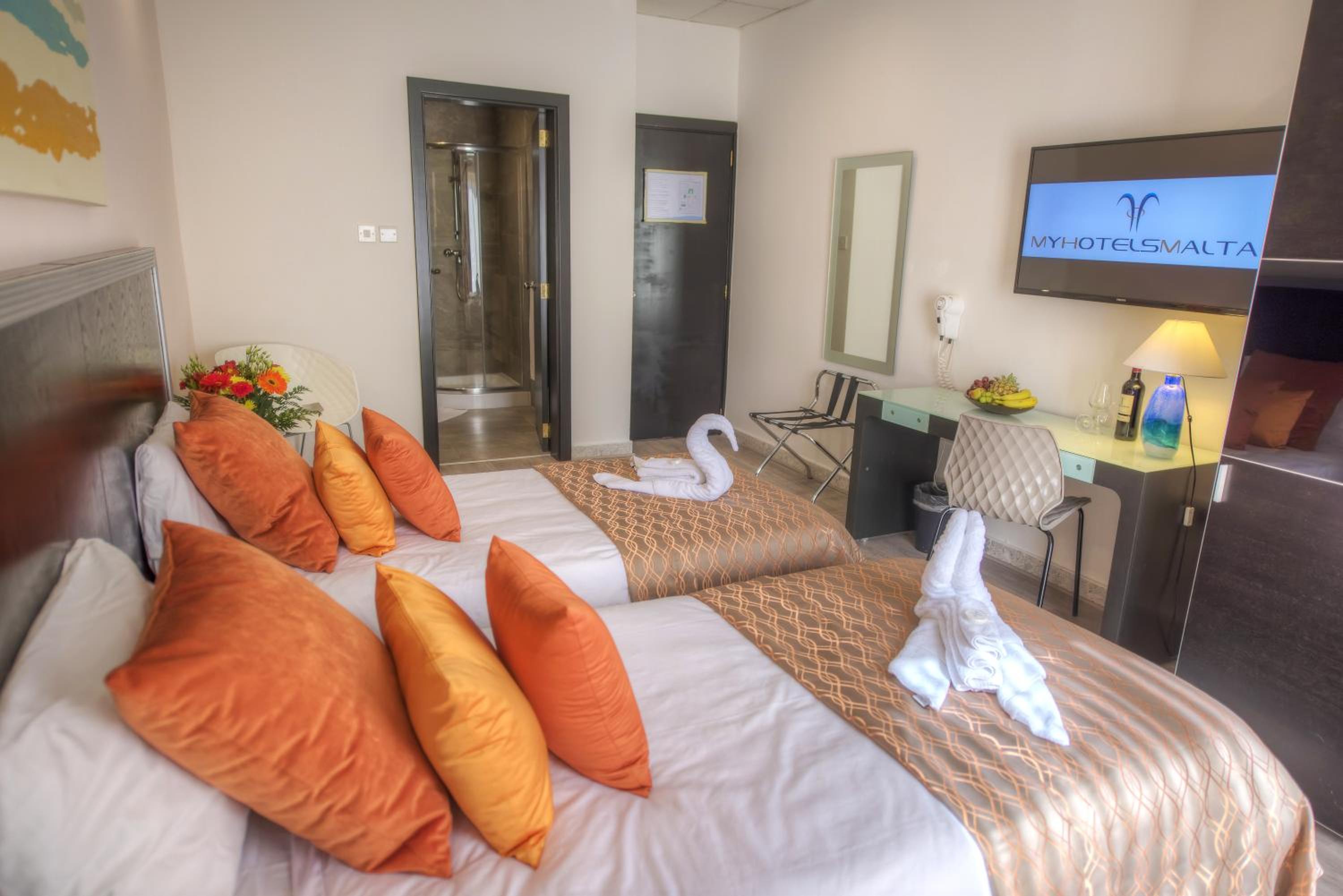 Standard Double or Twin Room photo 2