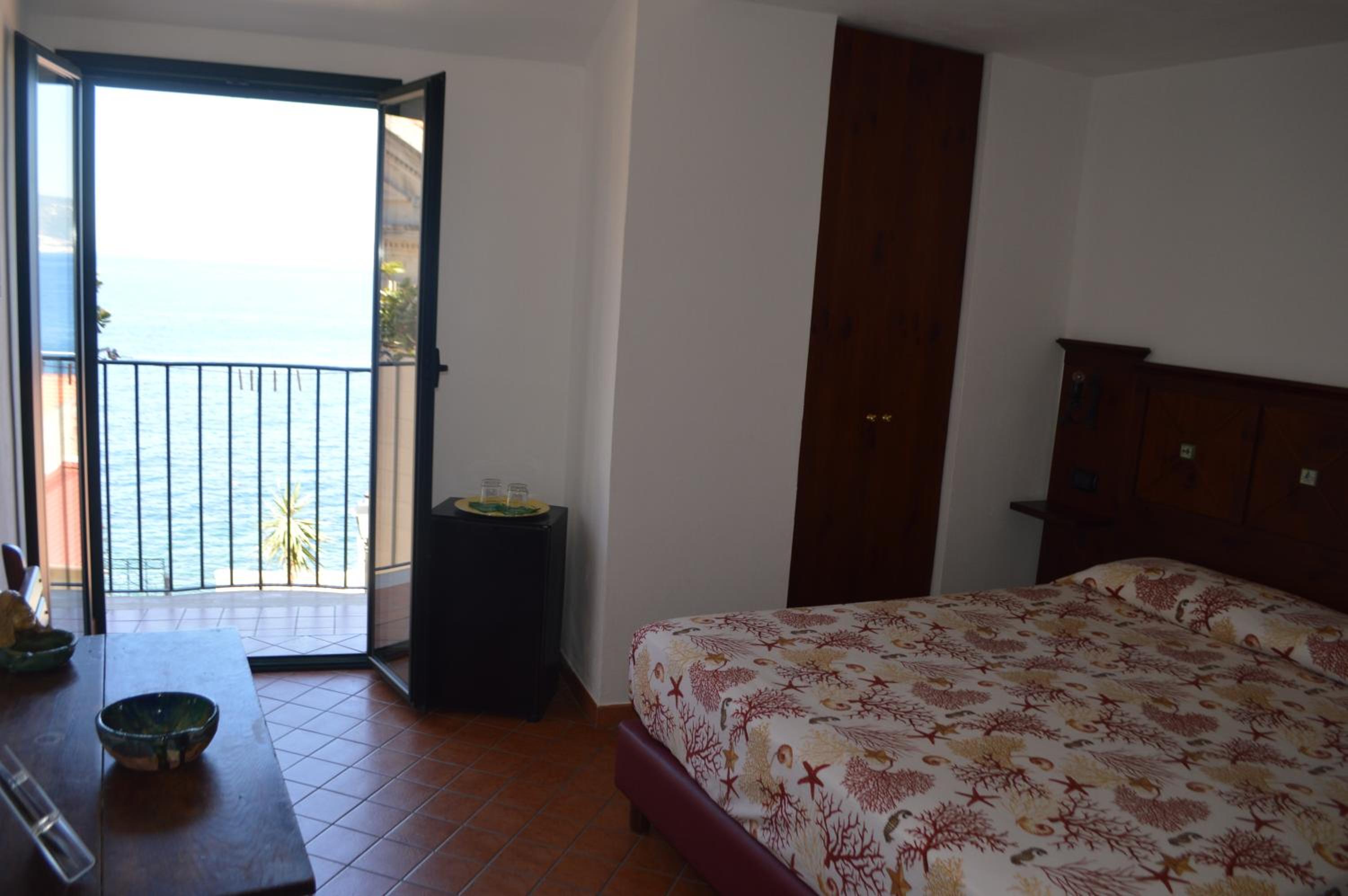 Double Room with Balcony and Sea View photo 1