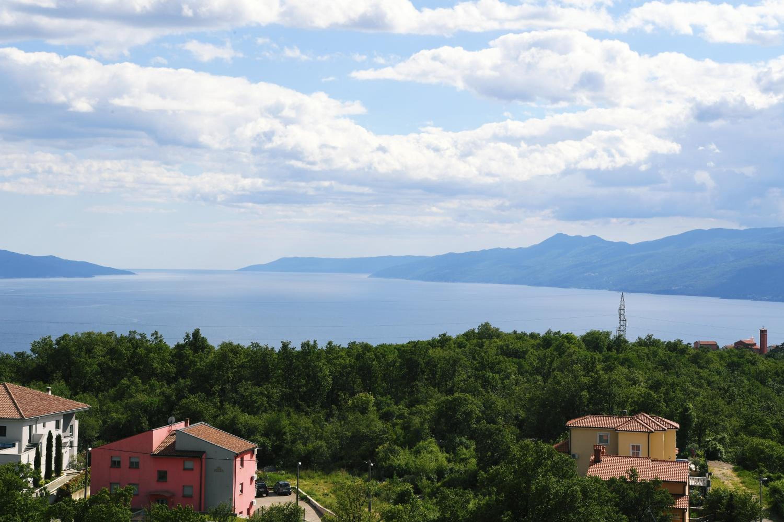 Apartment with Sea View - Photo 12