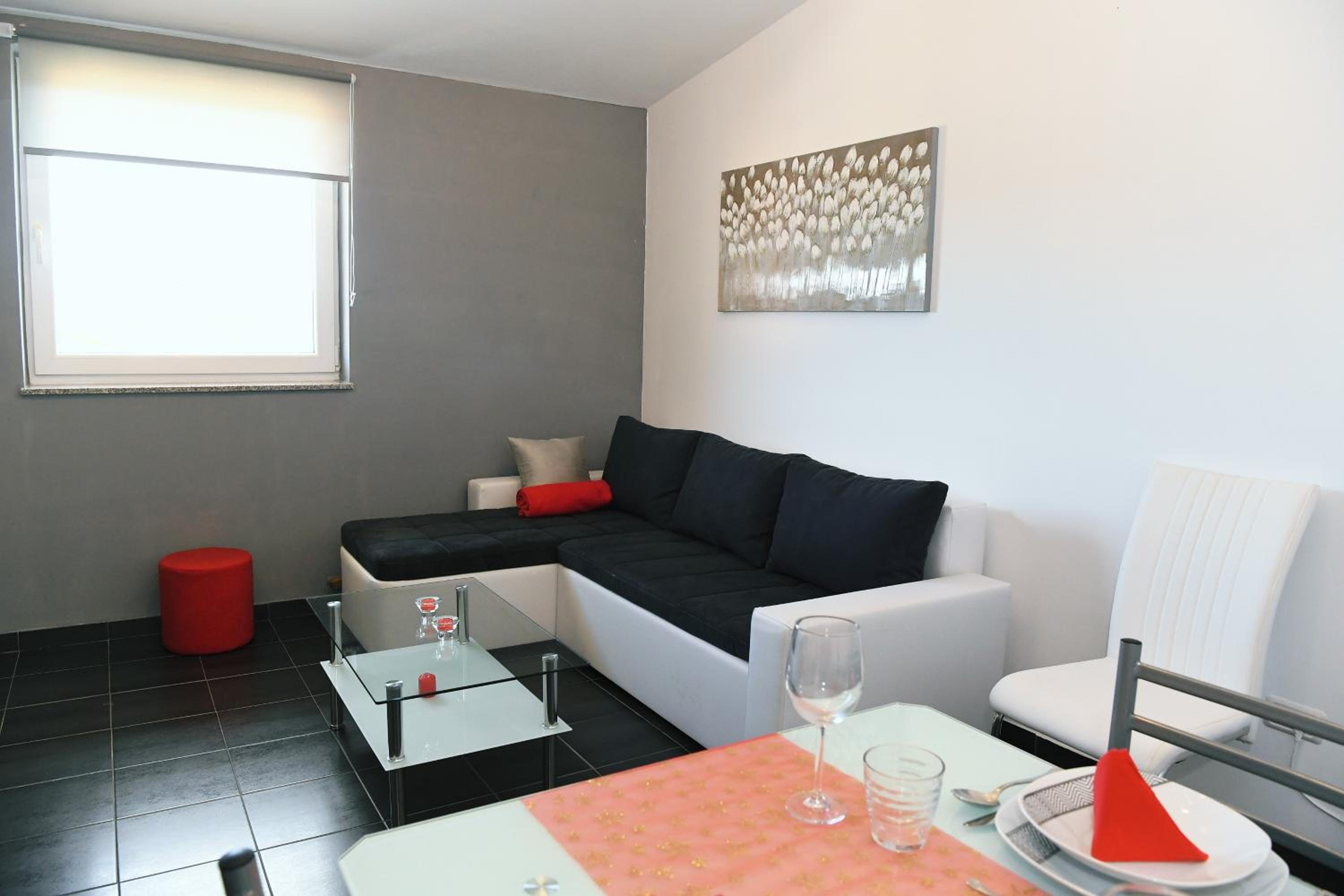 Apartment with Sea View - Photo 3