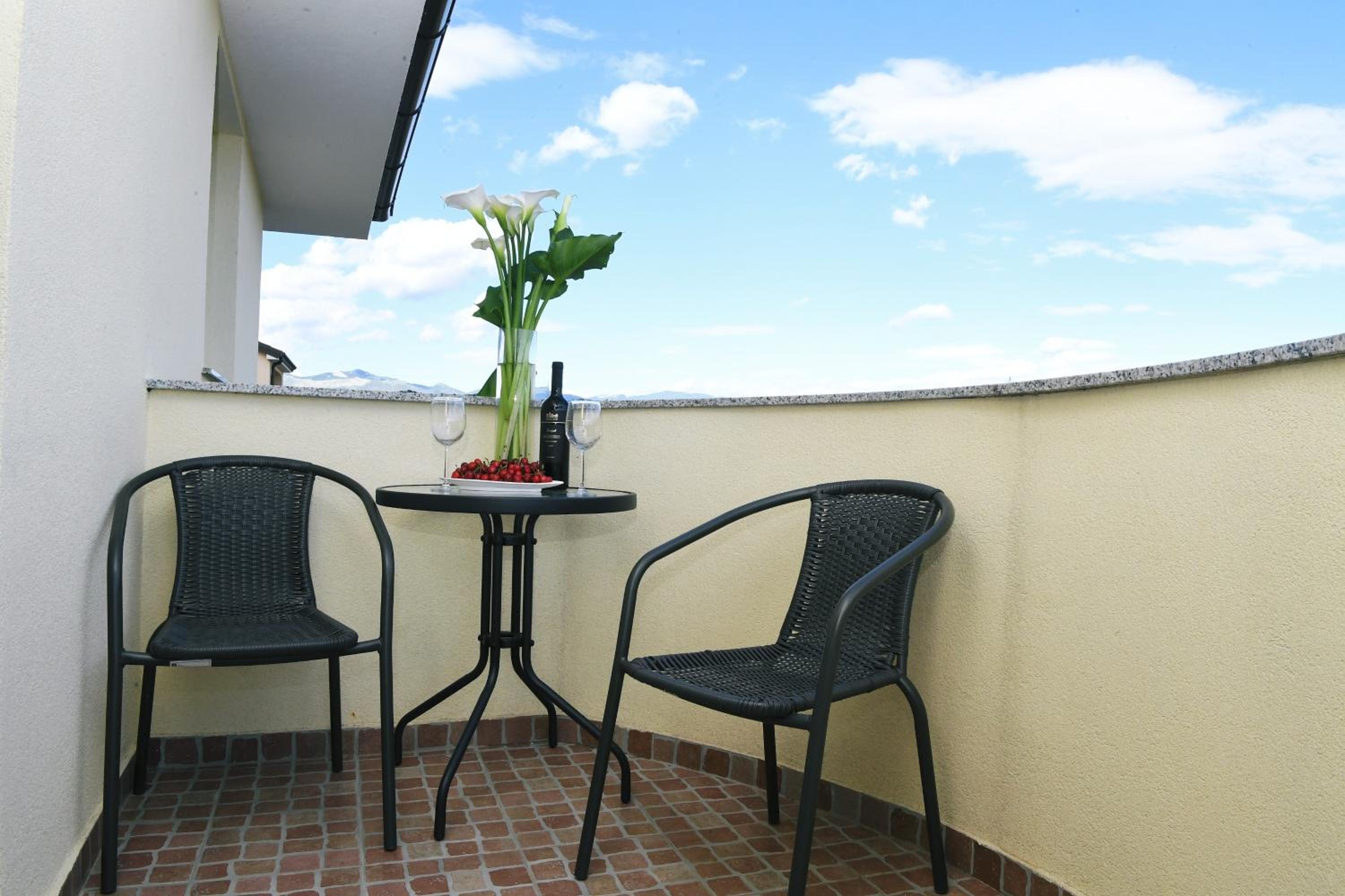 Apartment with Sea View - Photo 11
