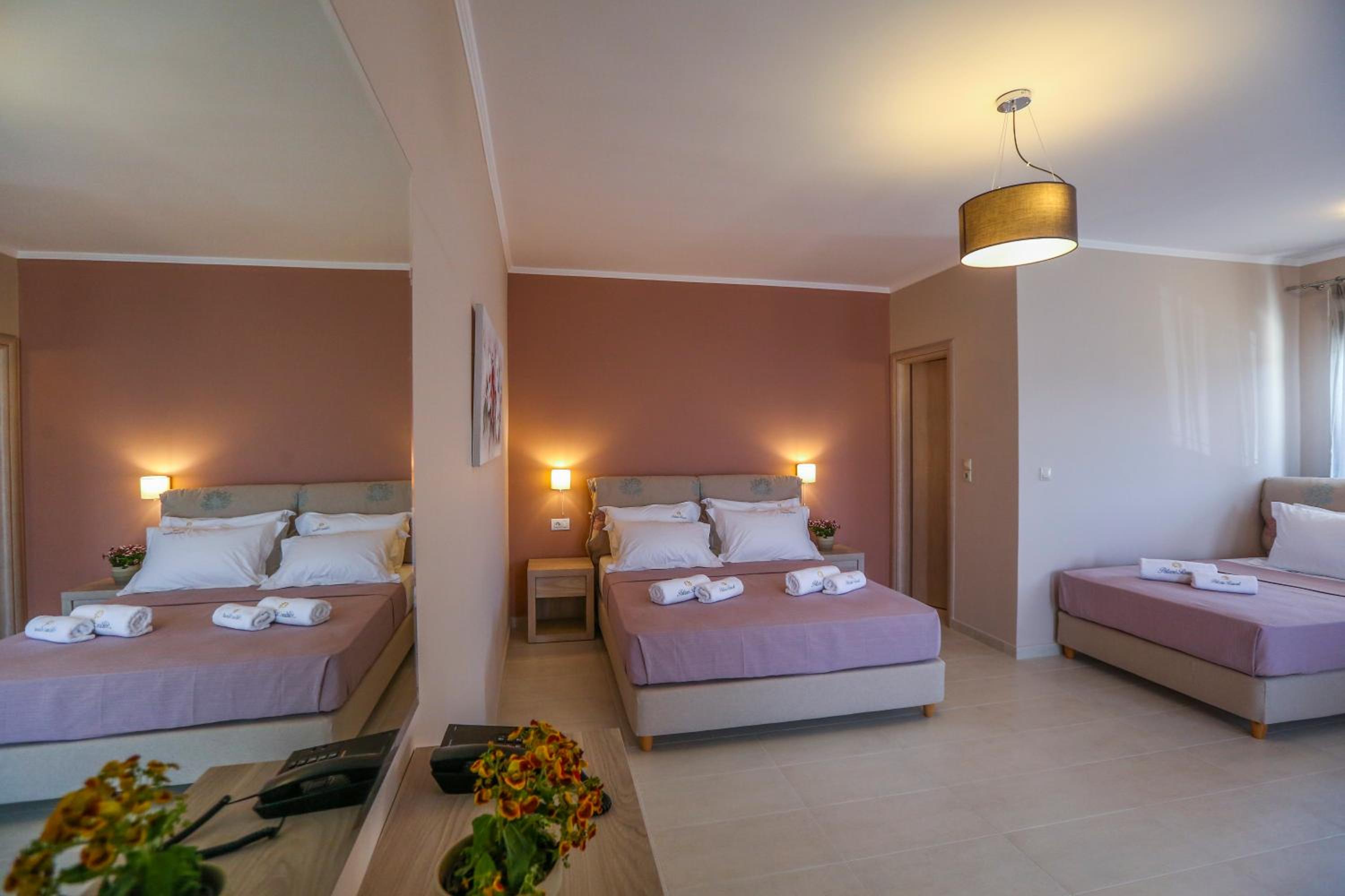 Deluxe Triple Room with Sea View photo 3