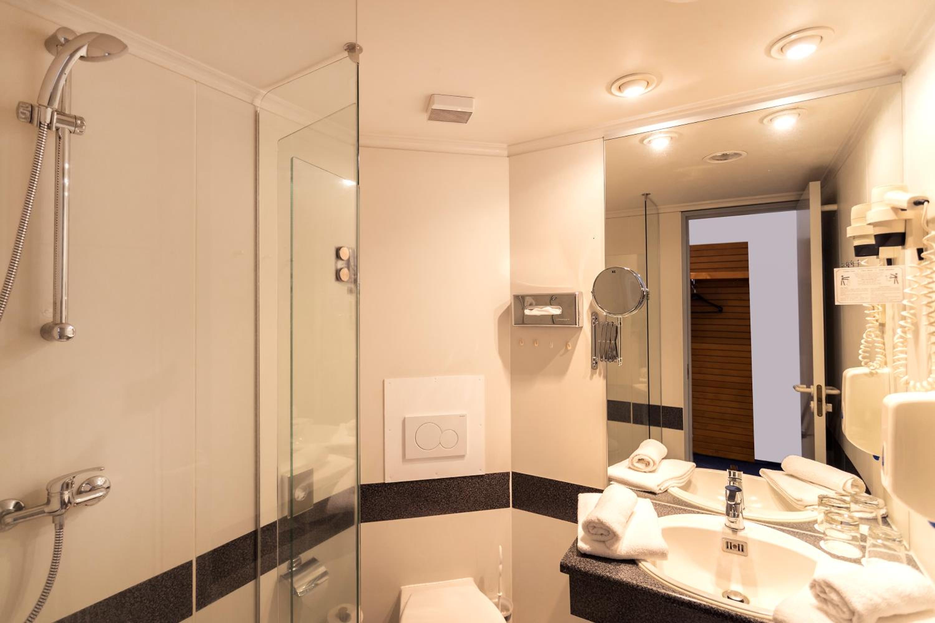Double Room - Photo 2