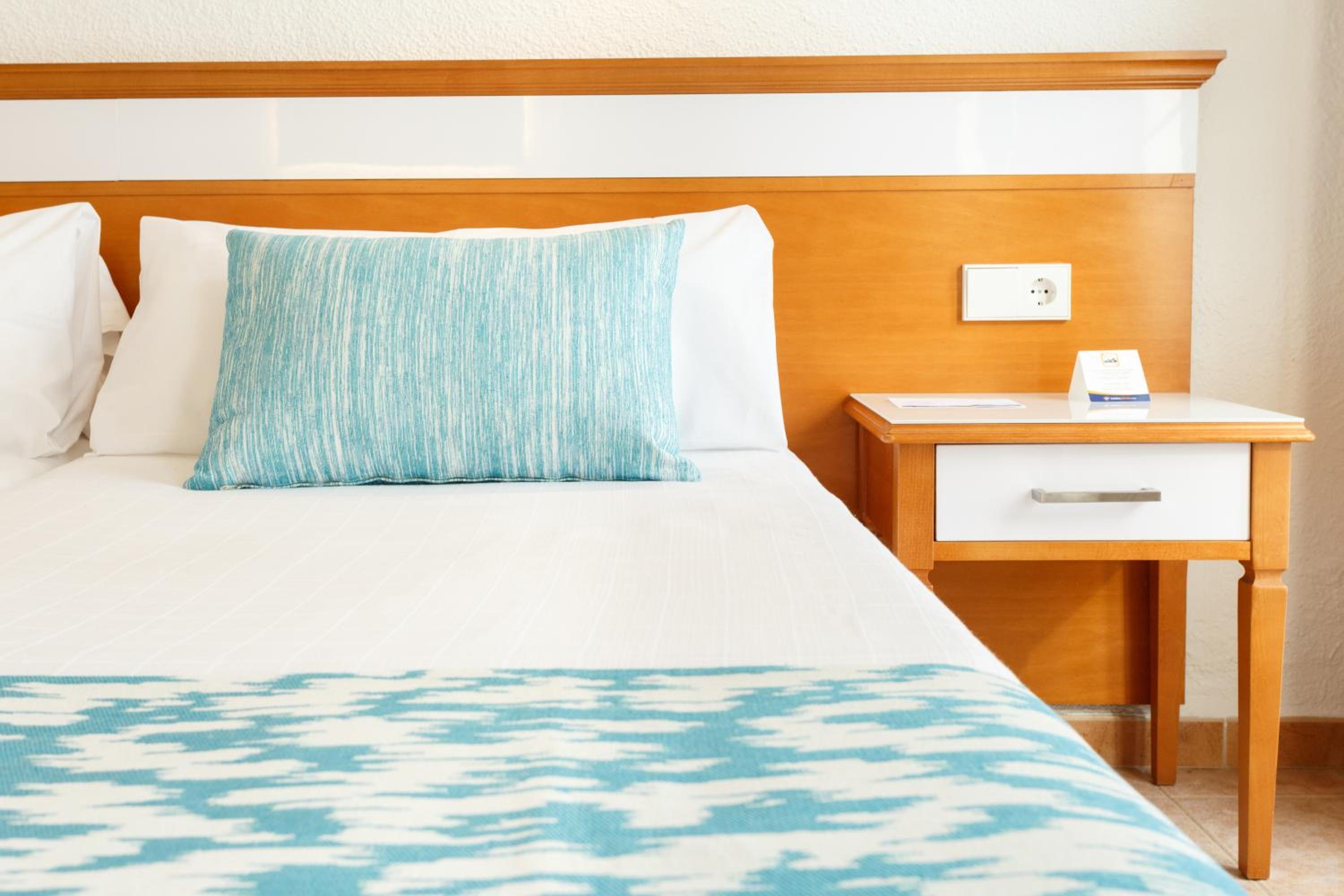 Double or Twin Room (1 Adult+1 Child) - Photo 1