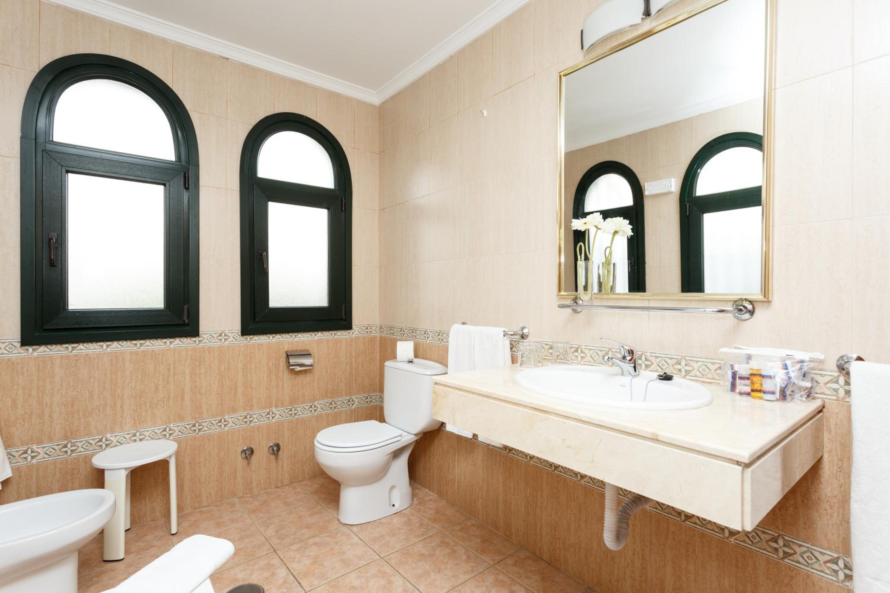 Double or Twin Room (1 Adult+1 Child) - Photo 6