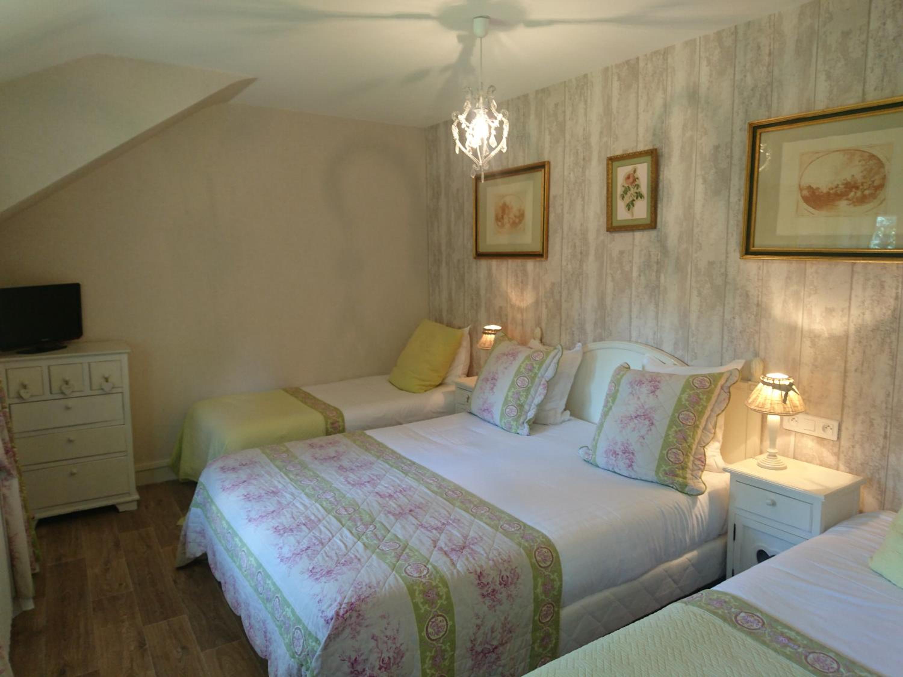 Quadruple Room - Photo 1