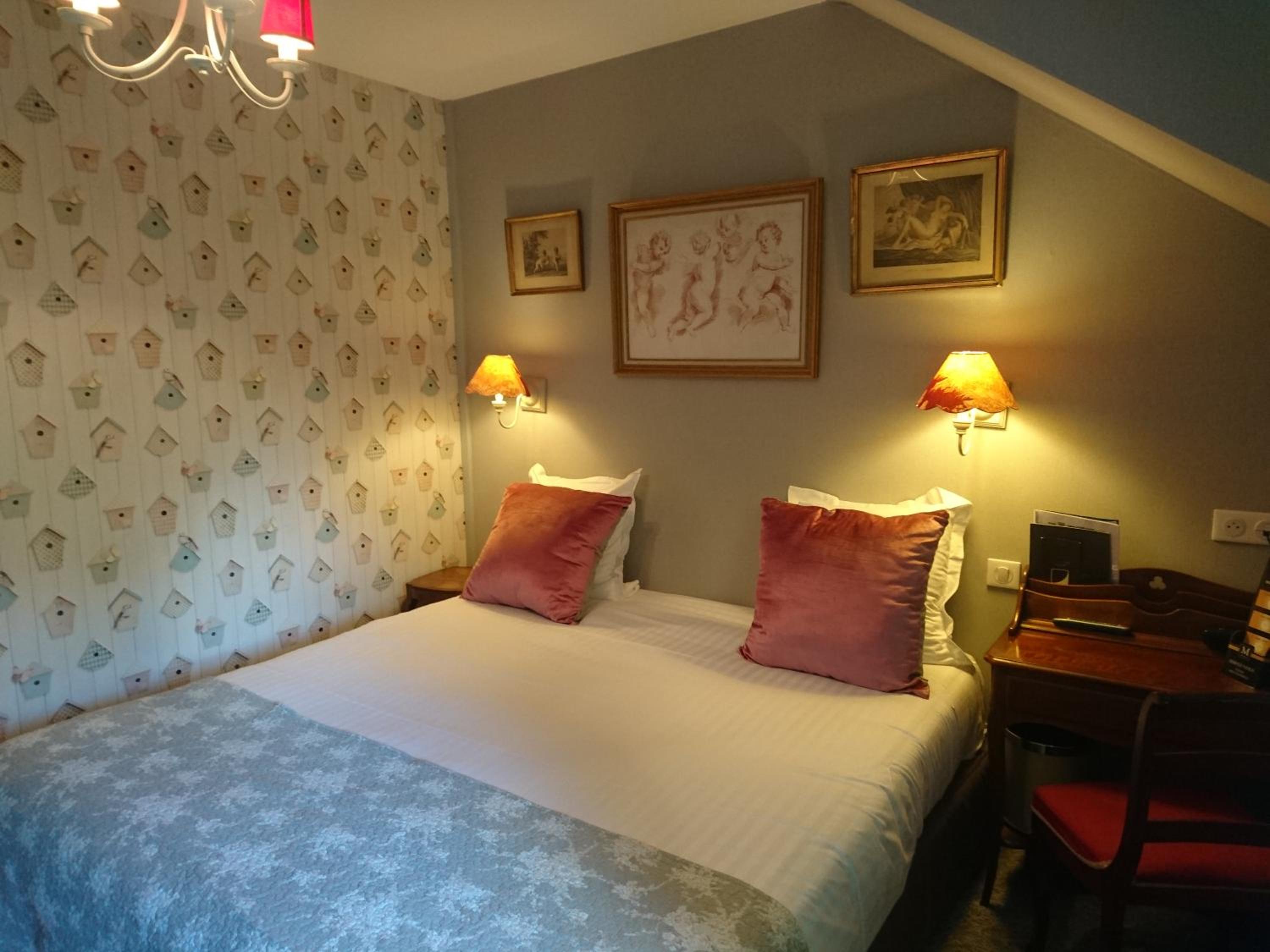Standard Double Room - Photo 10