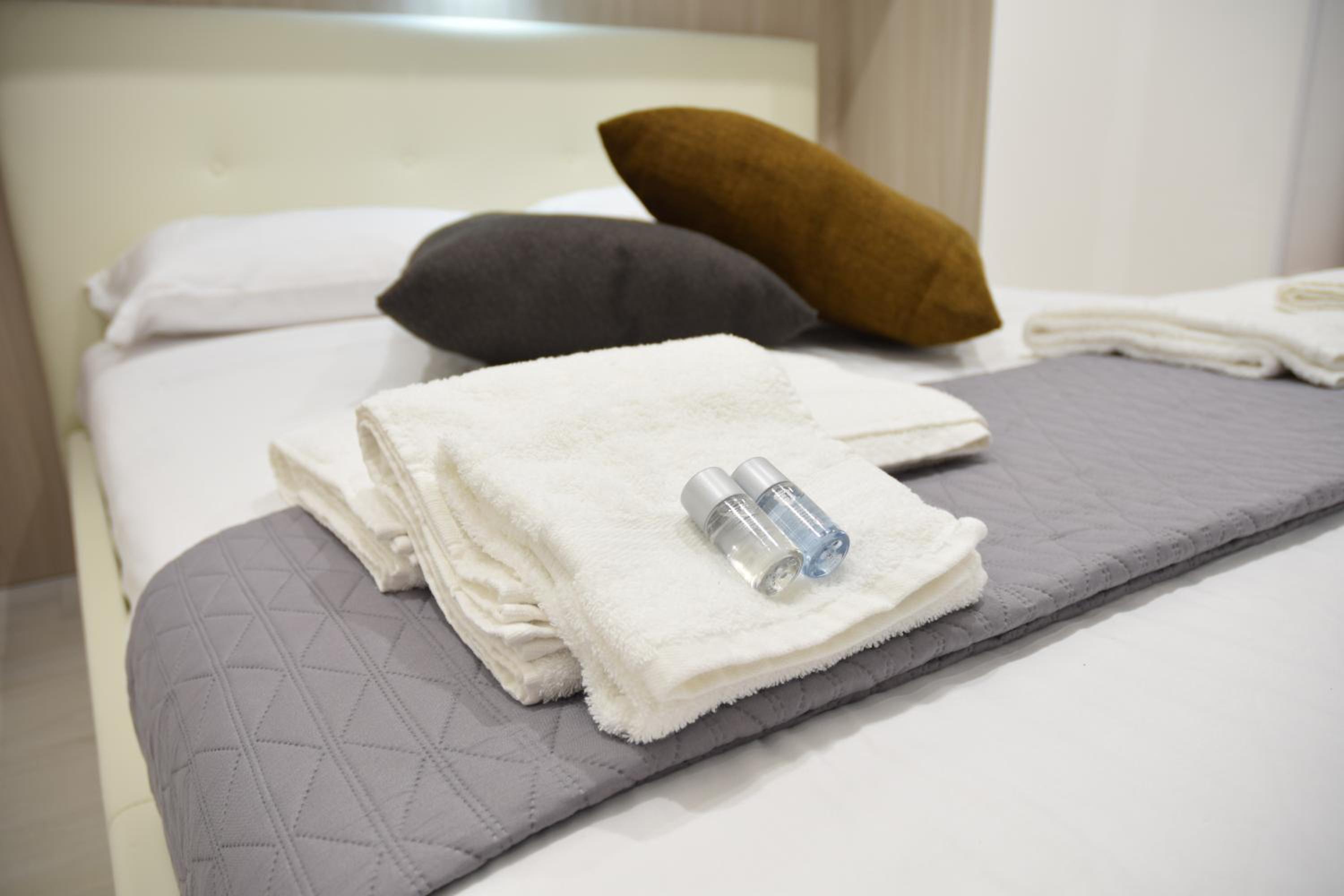 Triple Room with Private Bathroom - Photo 2