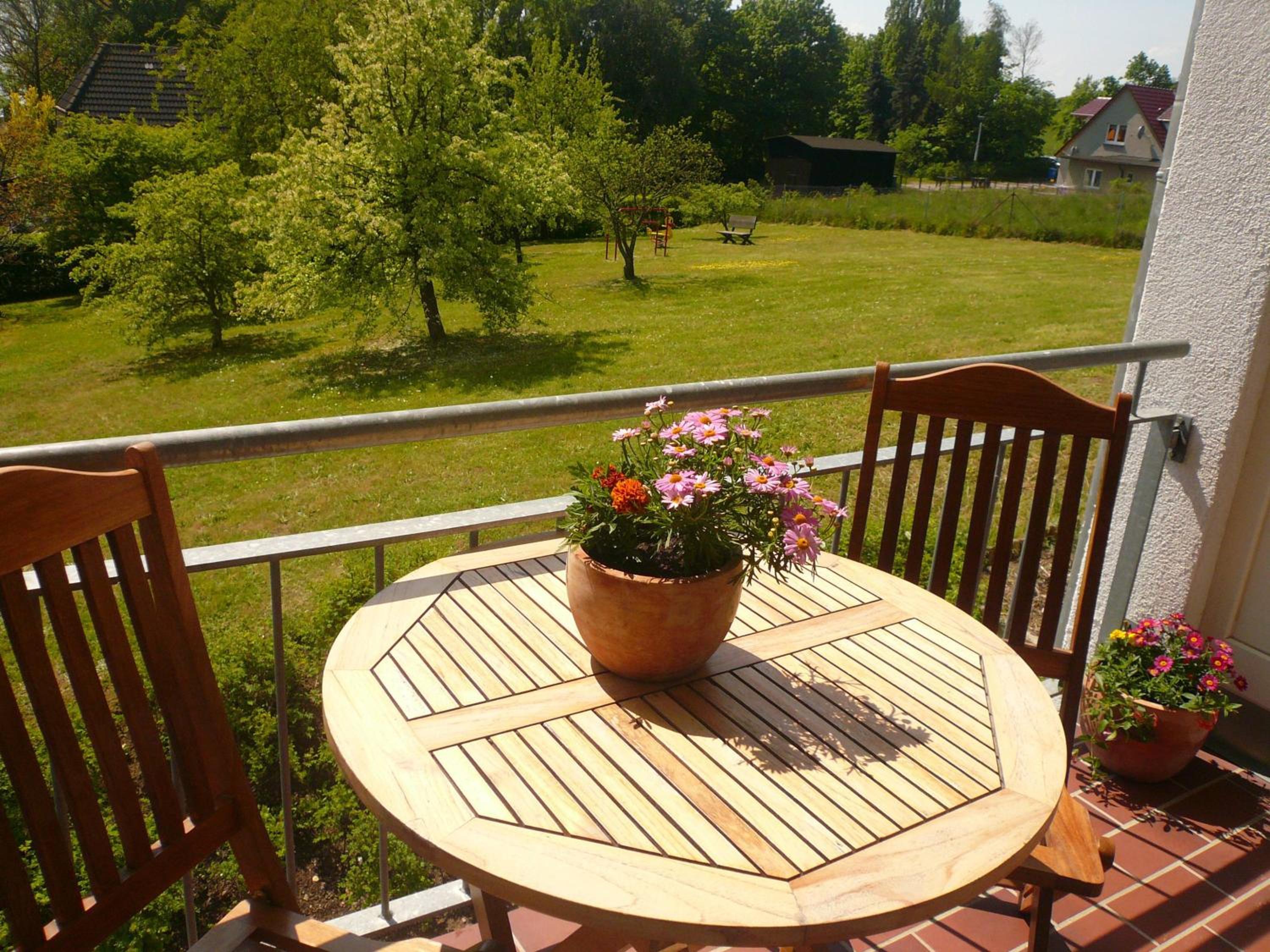 Apartment with Balcony photo 2
