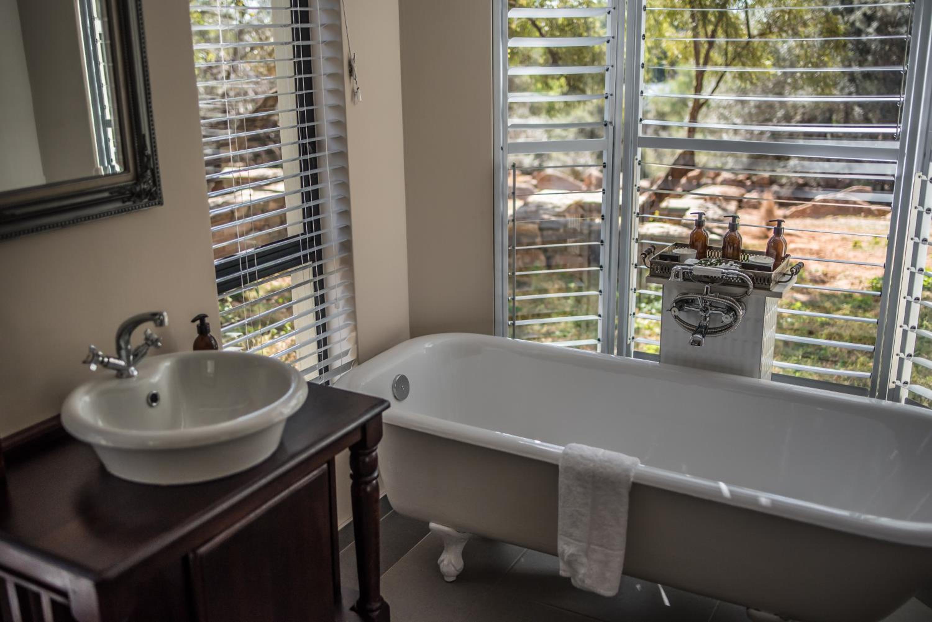 Executive Suite - Photo 3