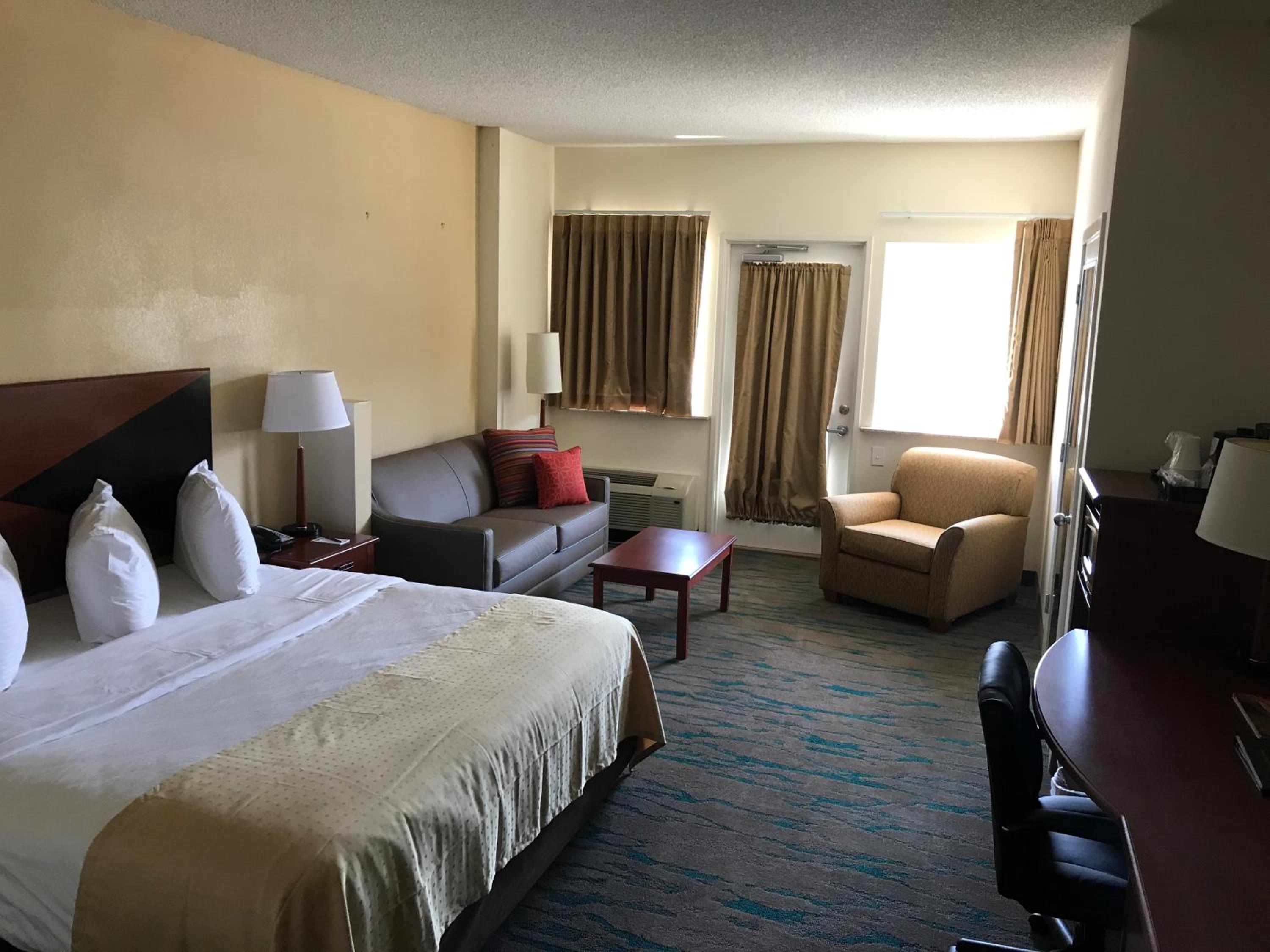 King Suite - Non-Smoking - Photo 10