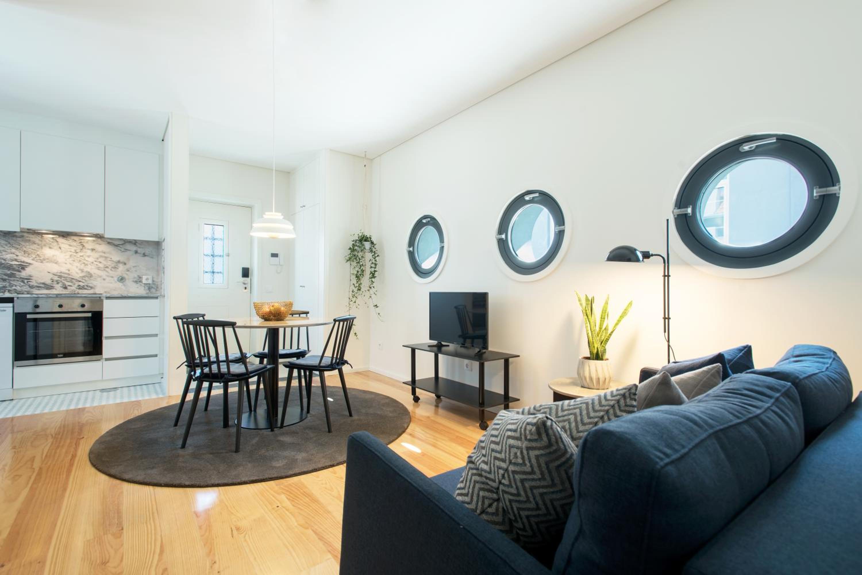 One-Bedroom Apartment - Photo 2