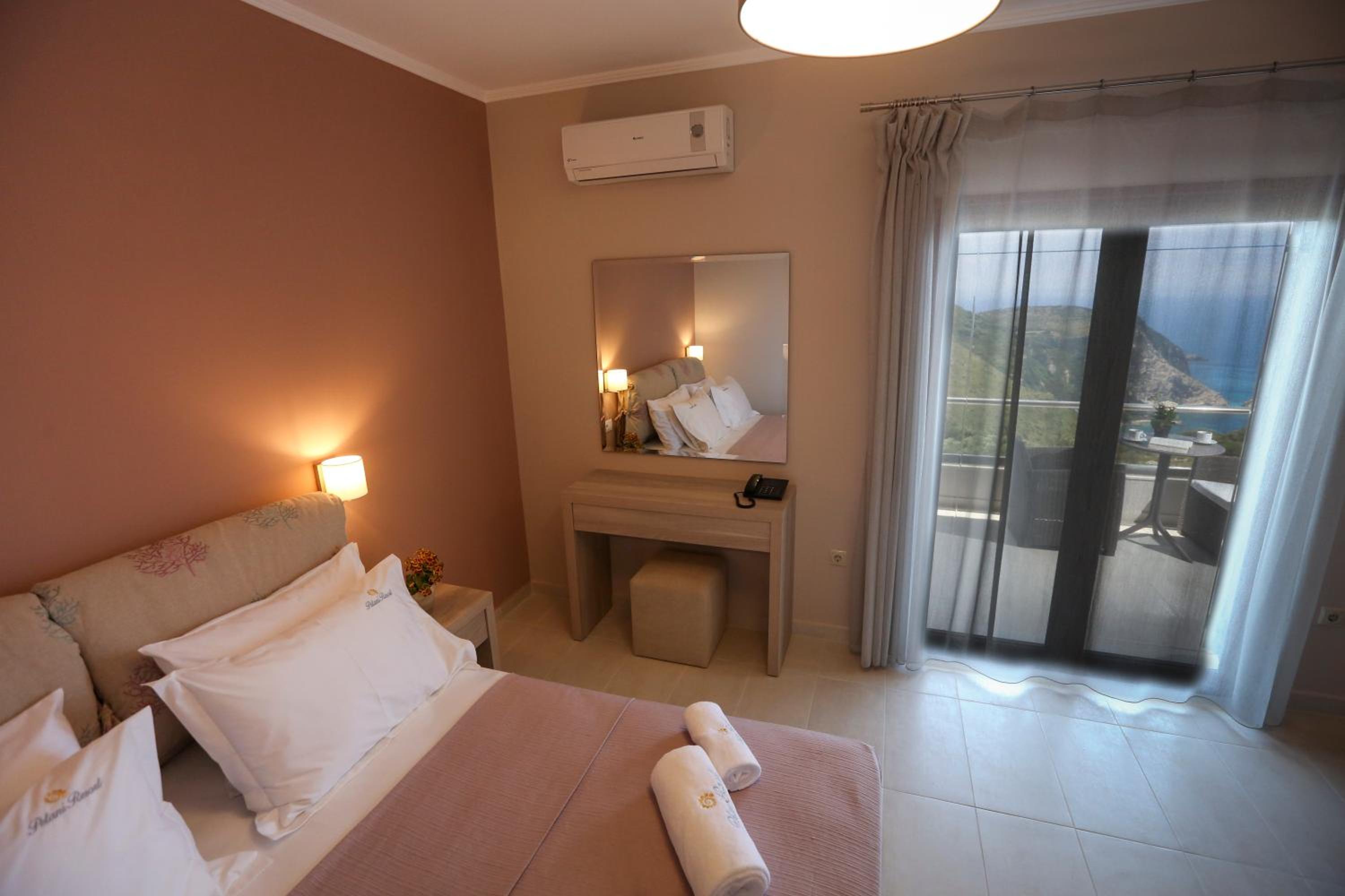 Deluxe Double Room with Sea View photo 1