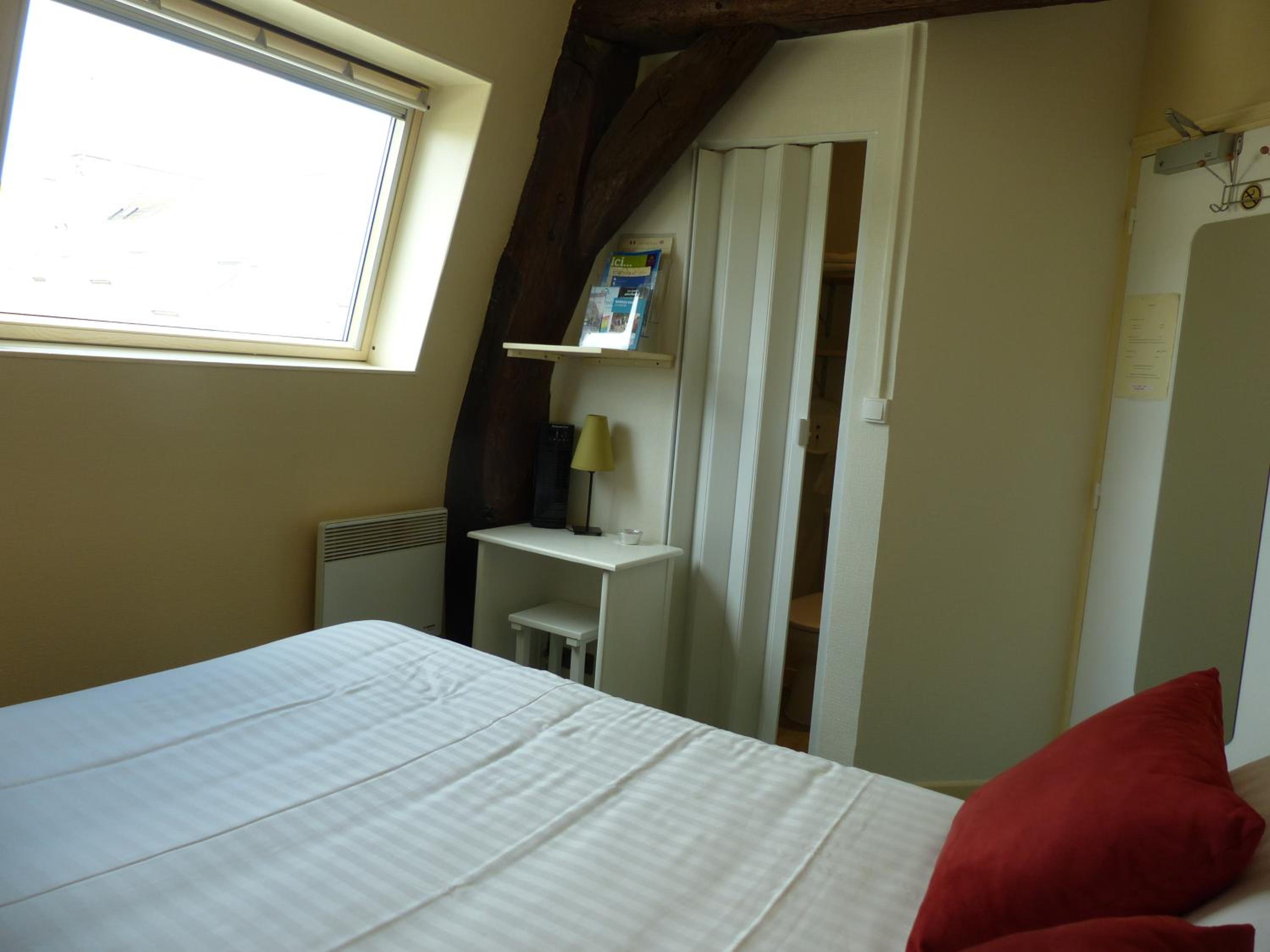 Economy Double Room photo 3