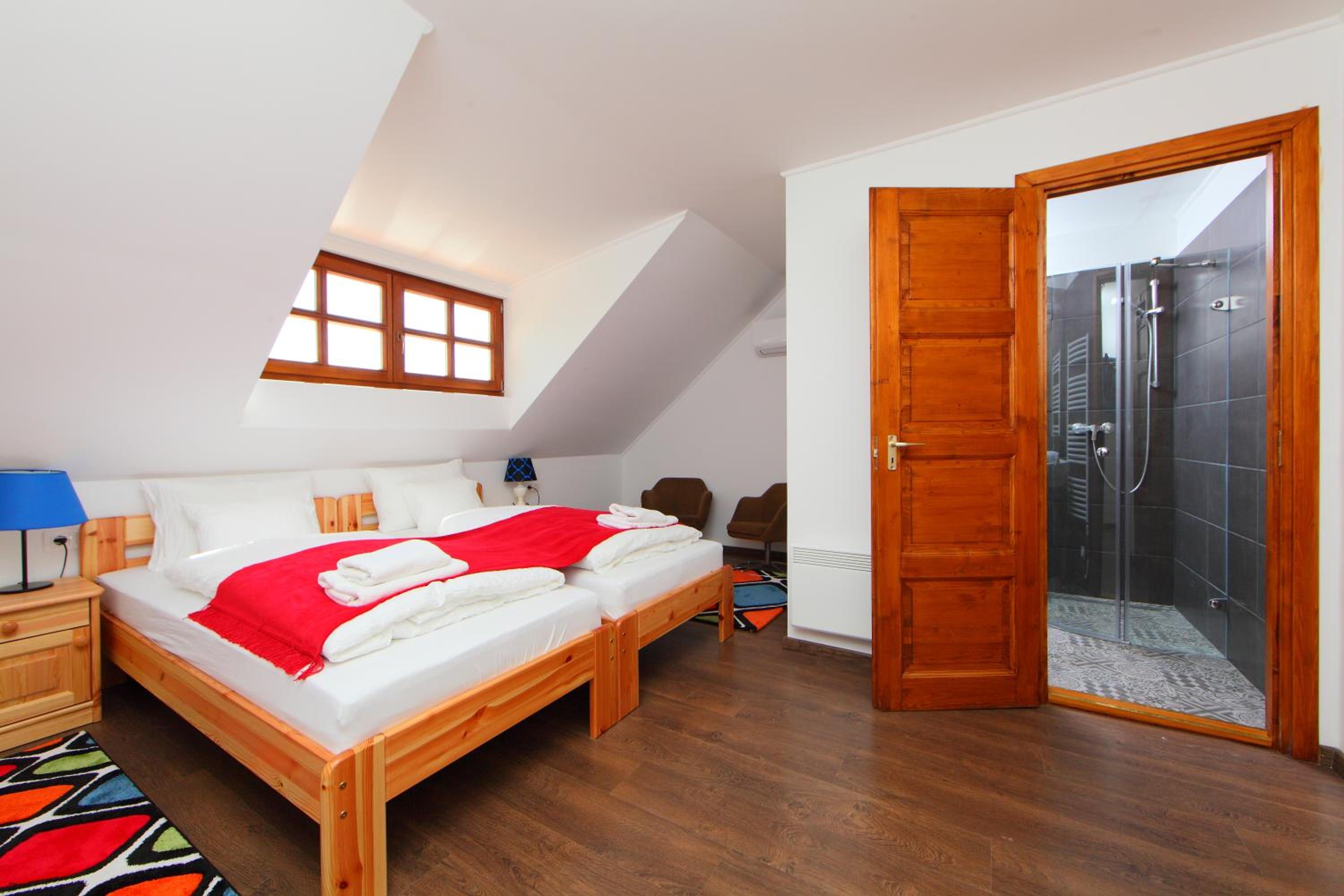 Deluxe Double Room - Photo 9