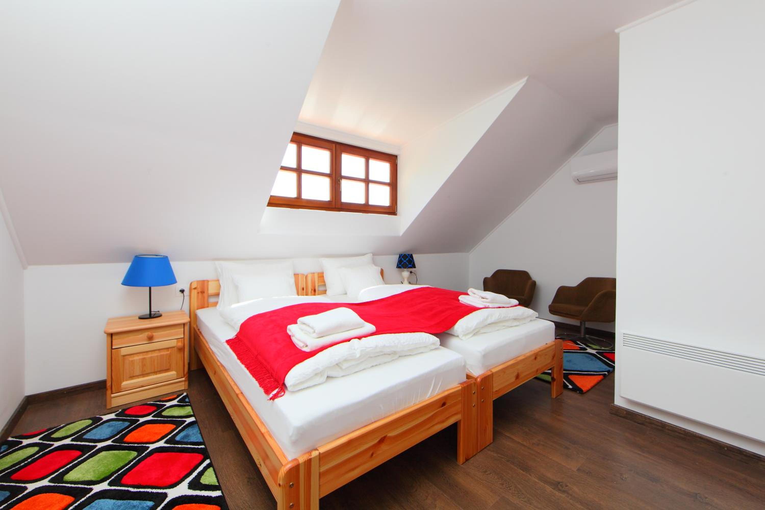 Deluxe Double Room - Photo 10
