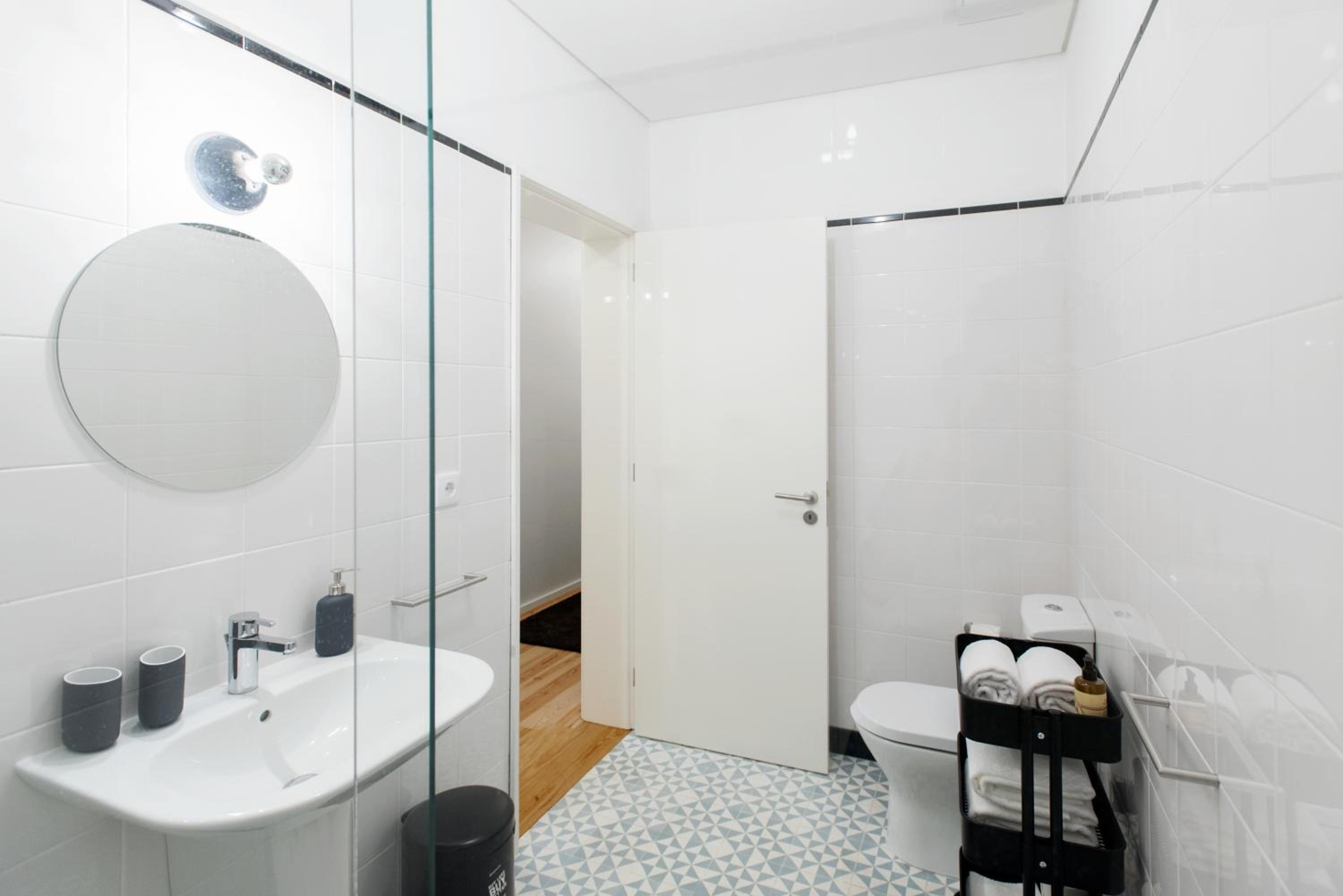 One-Bedroom Apartment - Photo 3