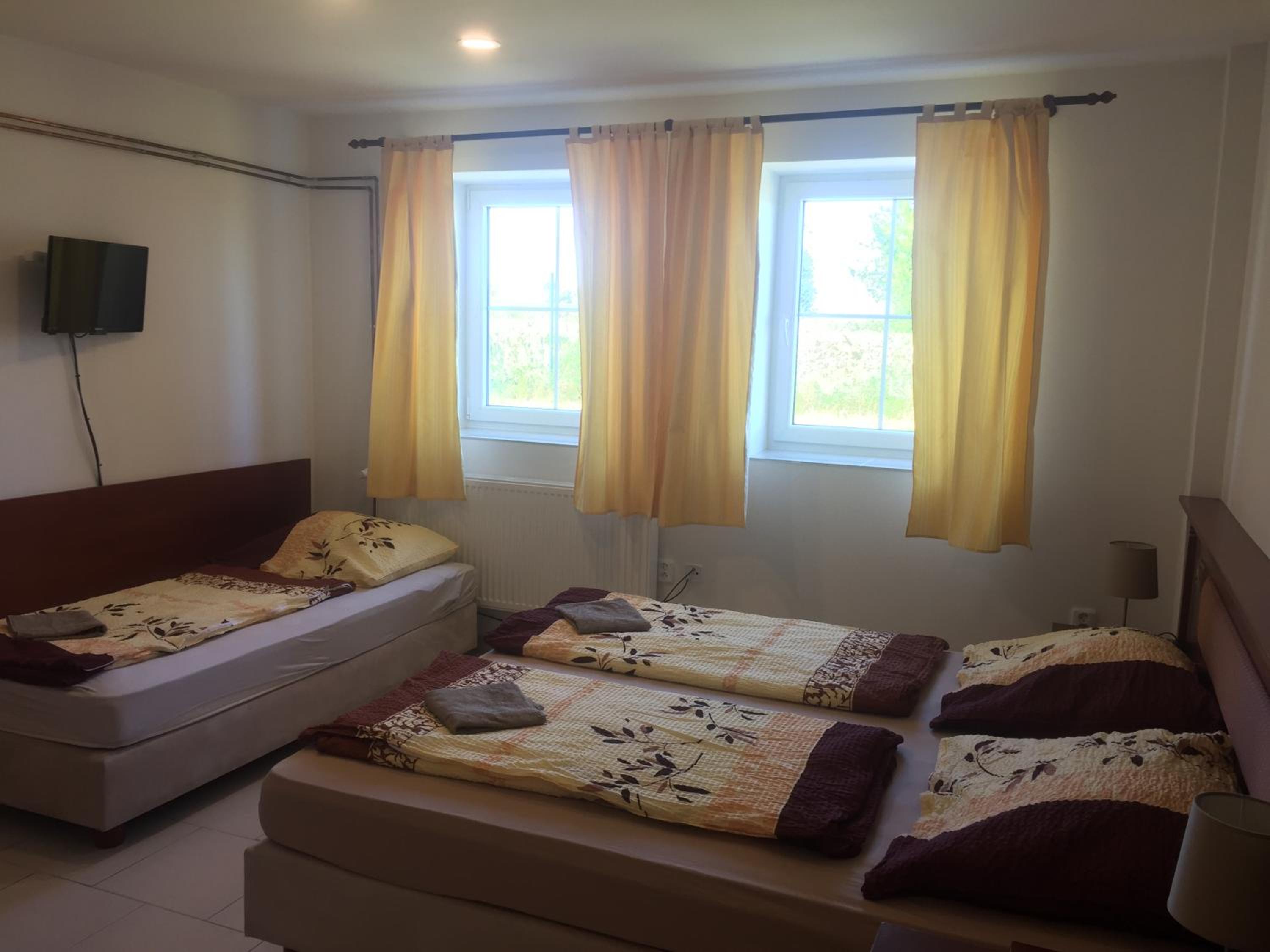 Comfort Triple Room with Shower photo 1