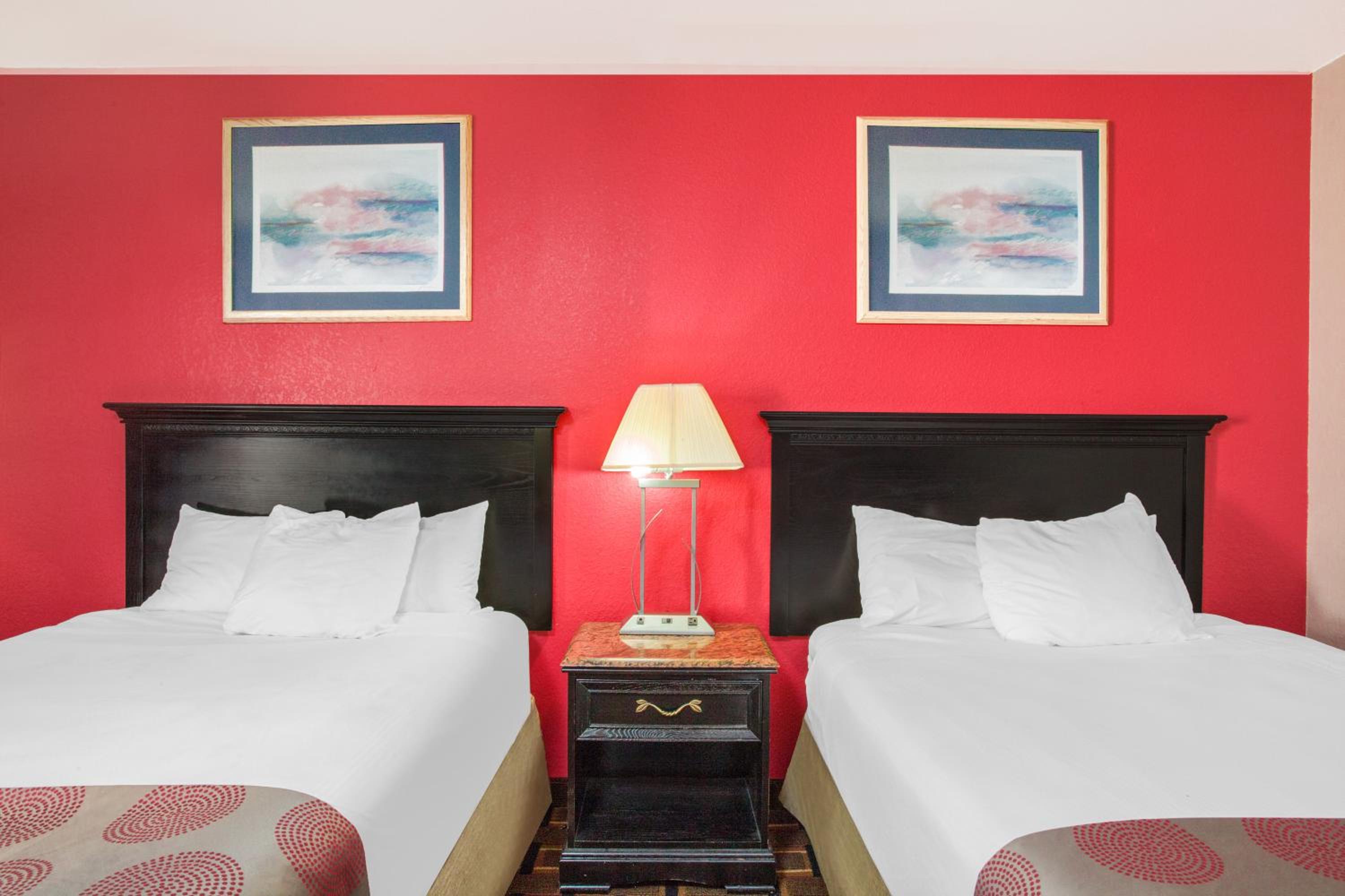 Standard Room With Two Double Beds - Non-Smoking - Photo 2