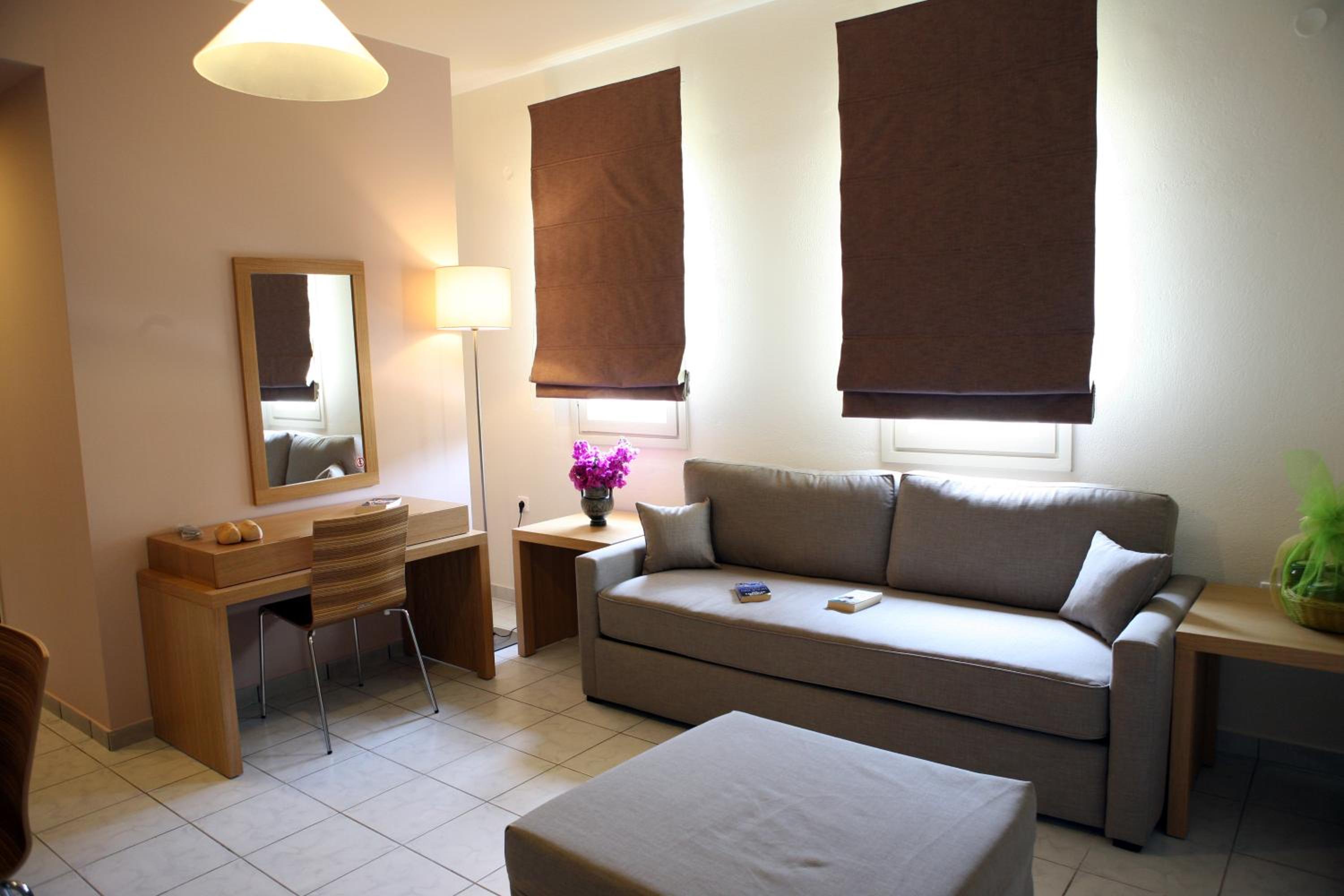 Suite - Photo 13