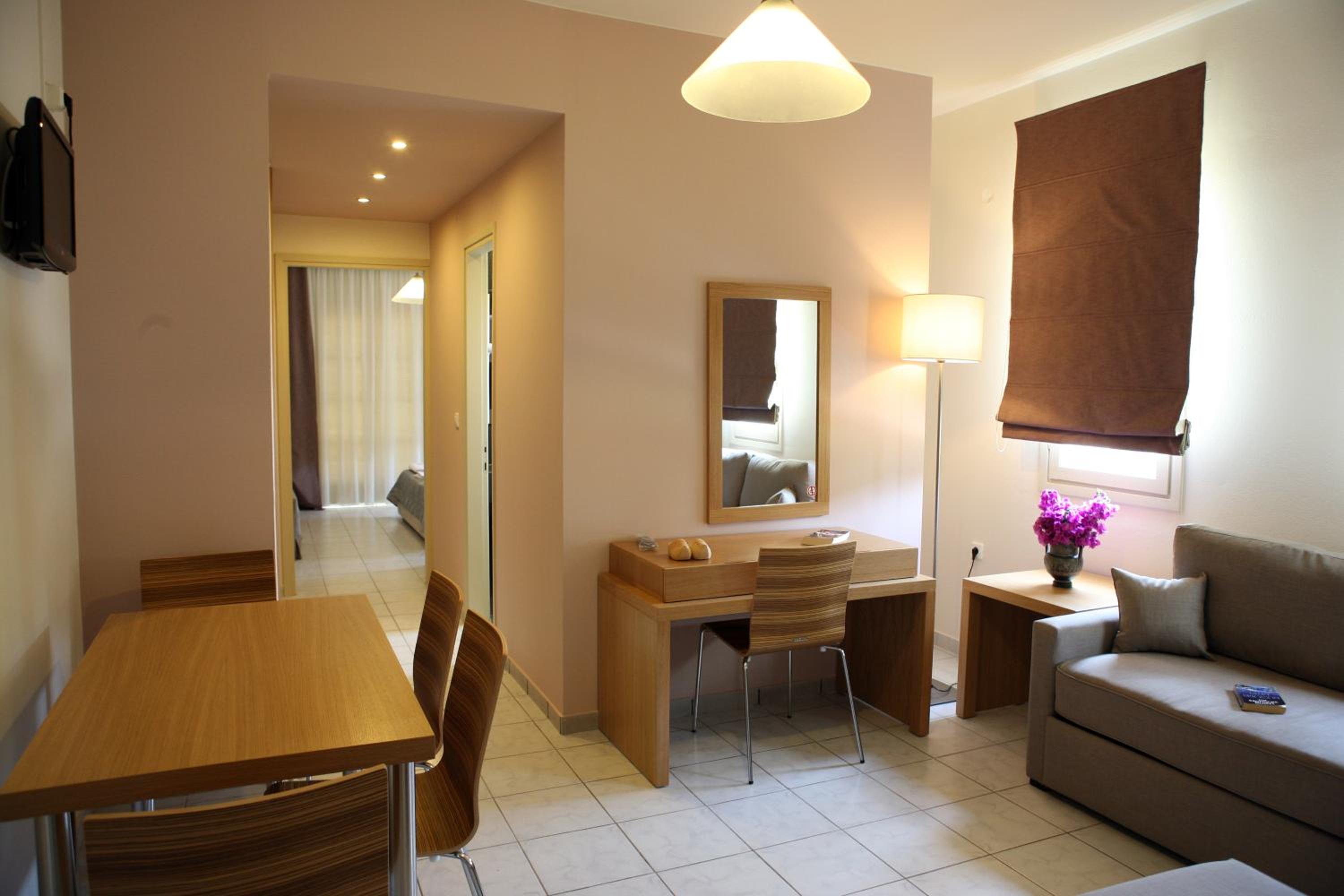 Suite - Photo 19