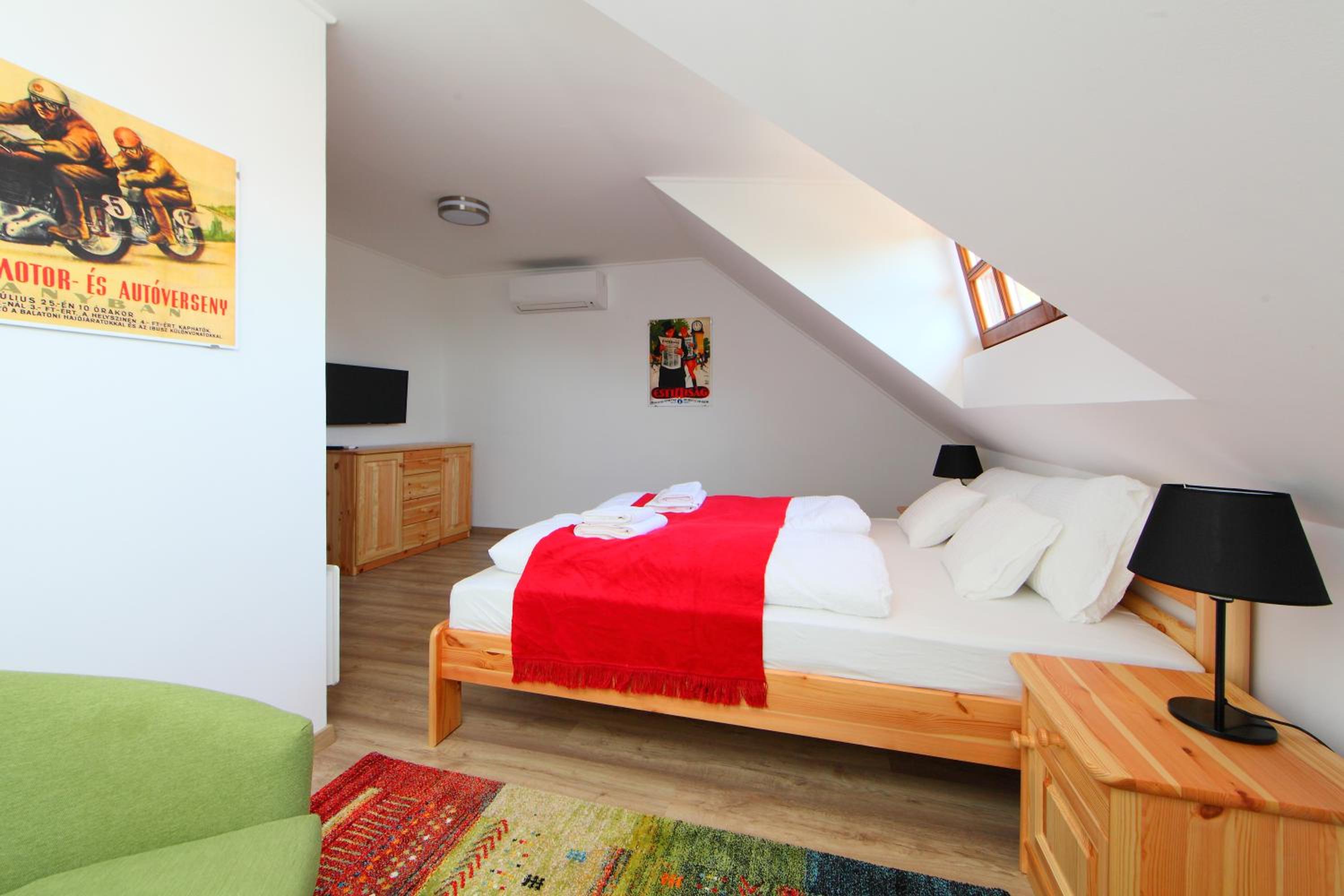 Deluxe Double Room - Photo 11