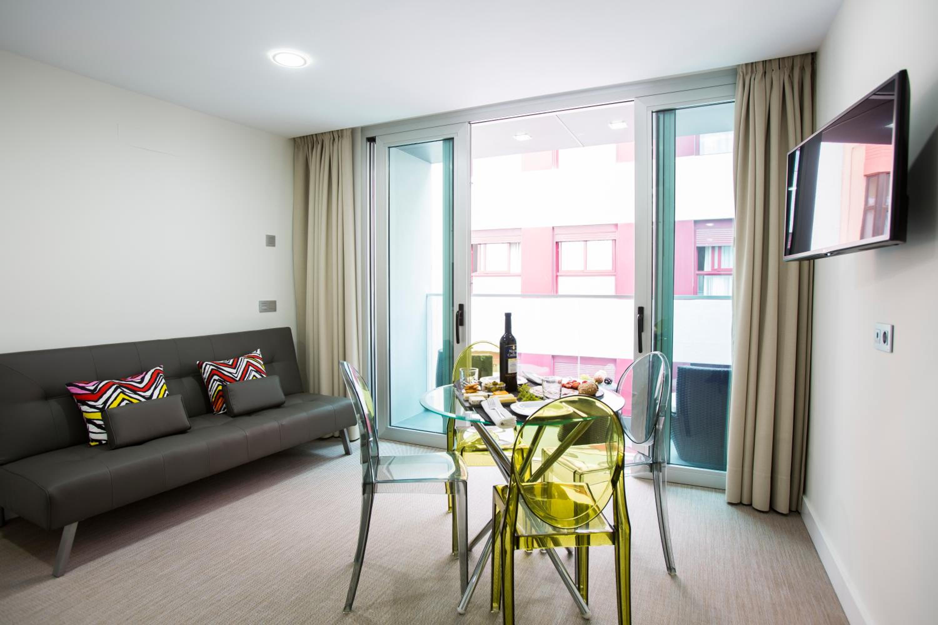 Apartamento de una habitación con balcón