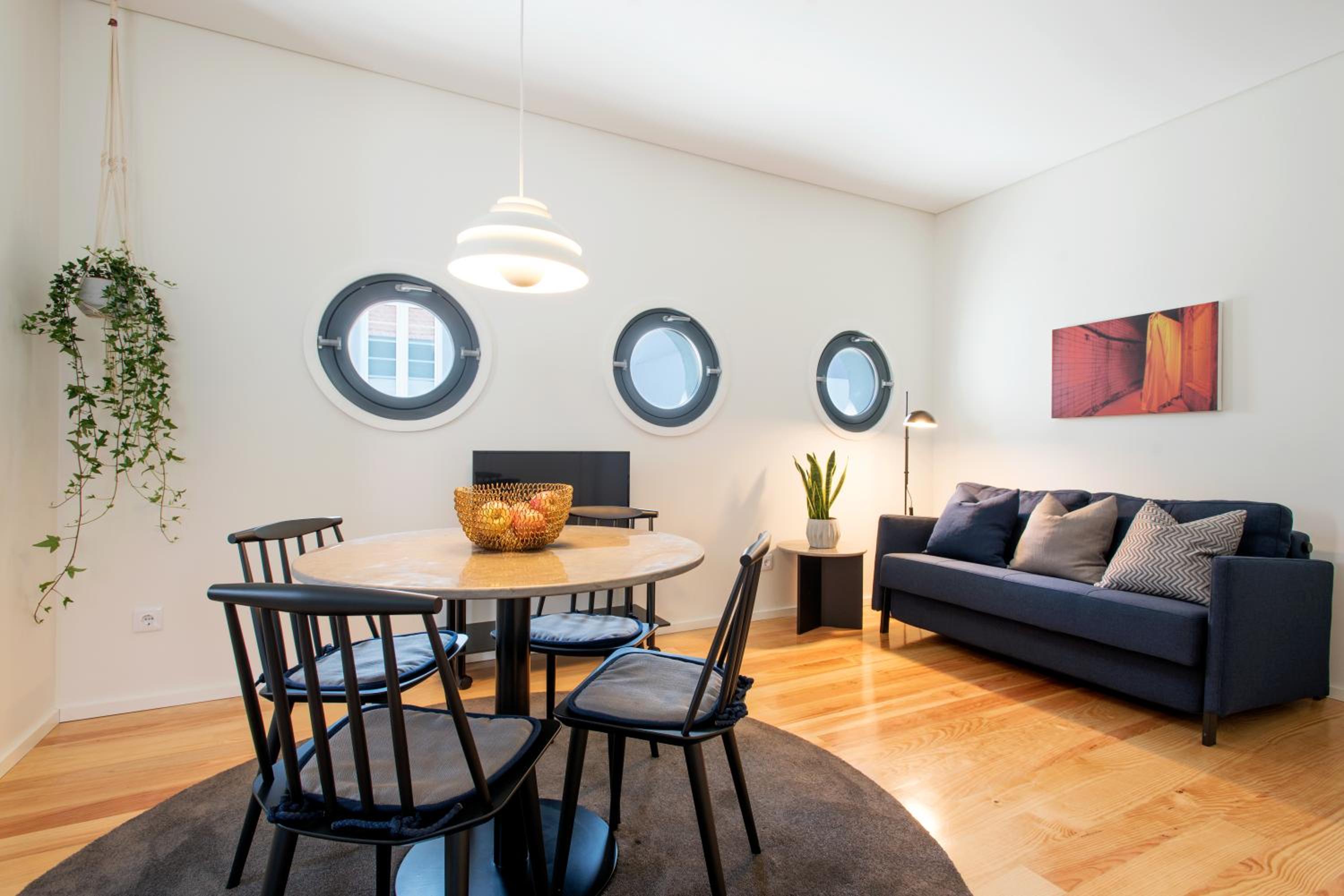 One-Bedroom Apartment - Photo 1